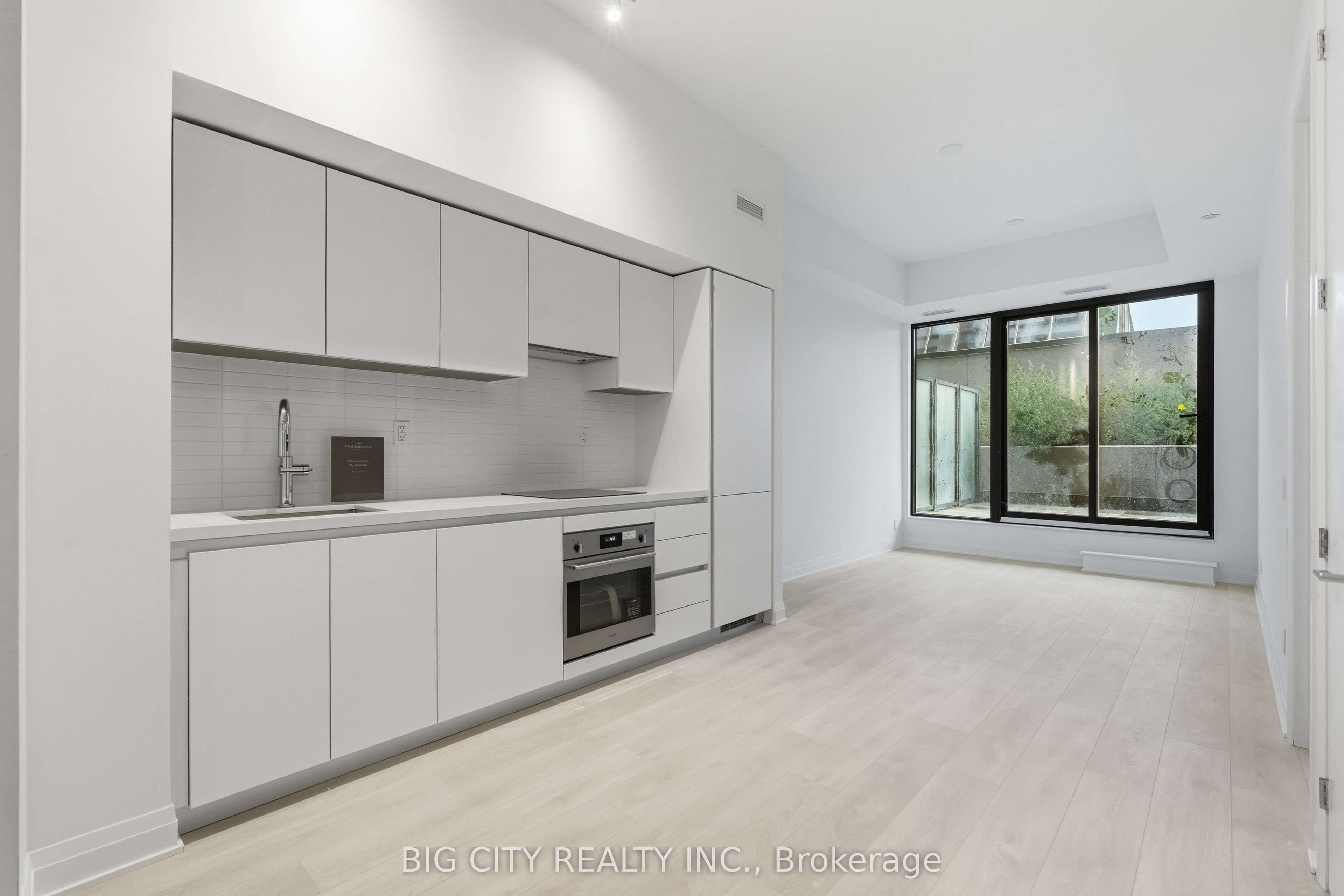 25 Frederick Todd Way 201, Toronto, ON M4G 0C9 photo 3