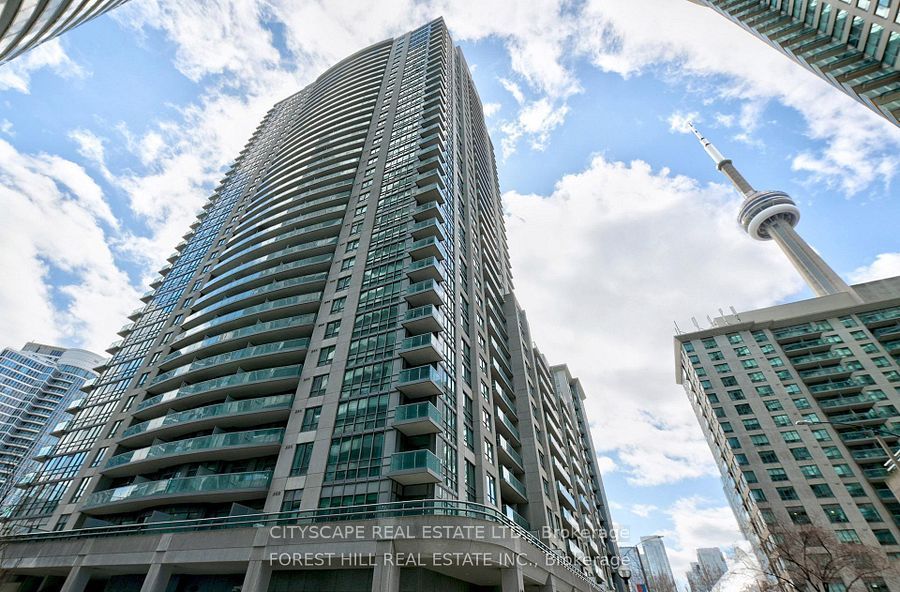 19 Grand Trunk 2915, Toronto, ON M5J 3A3