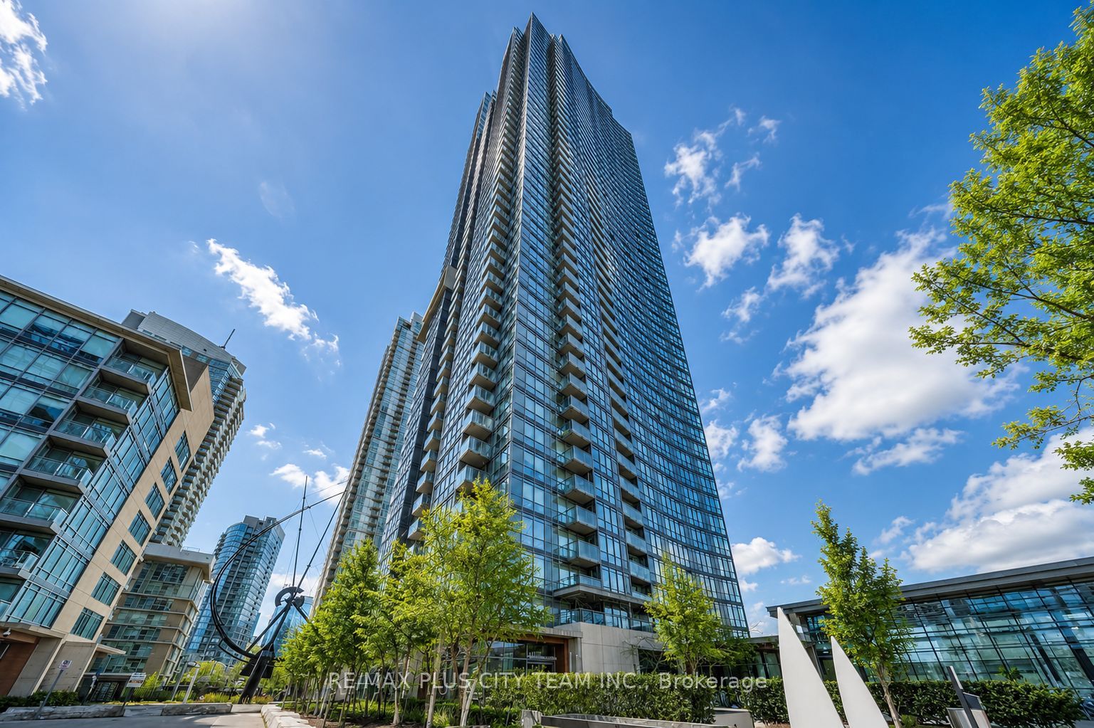 11 Brunel Court 4707, Toronto, ON M5V 3Y3