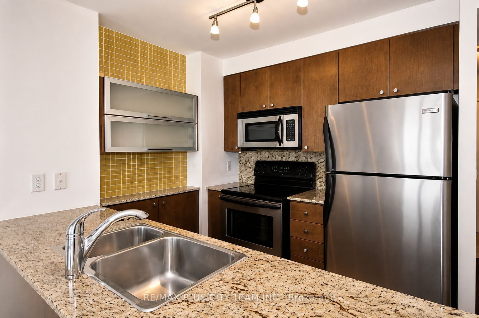 11 Brunel Court 4707, Toronto, ON M5V 3Y3 photo 4