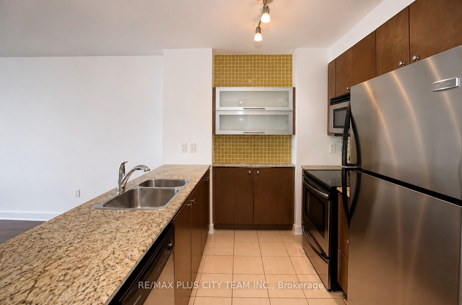 11 Brunel Court 4707, Toronto, ON M5V 3Y3 photo 5