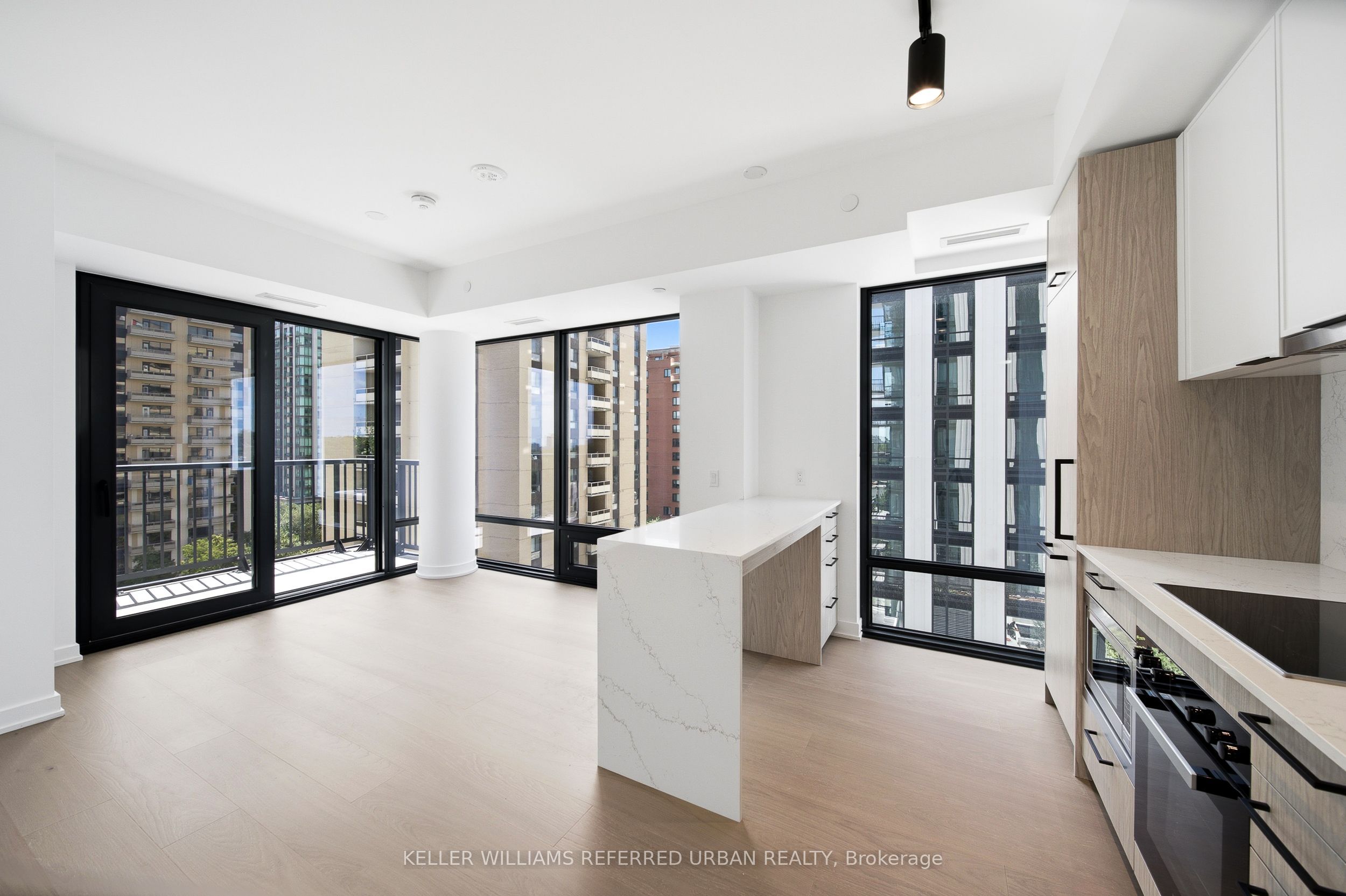 89 Montclair Avenue 1525, Toronto, ON M5P 0B1 photo 5