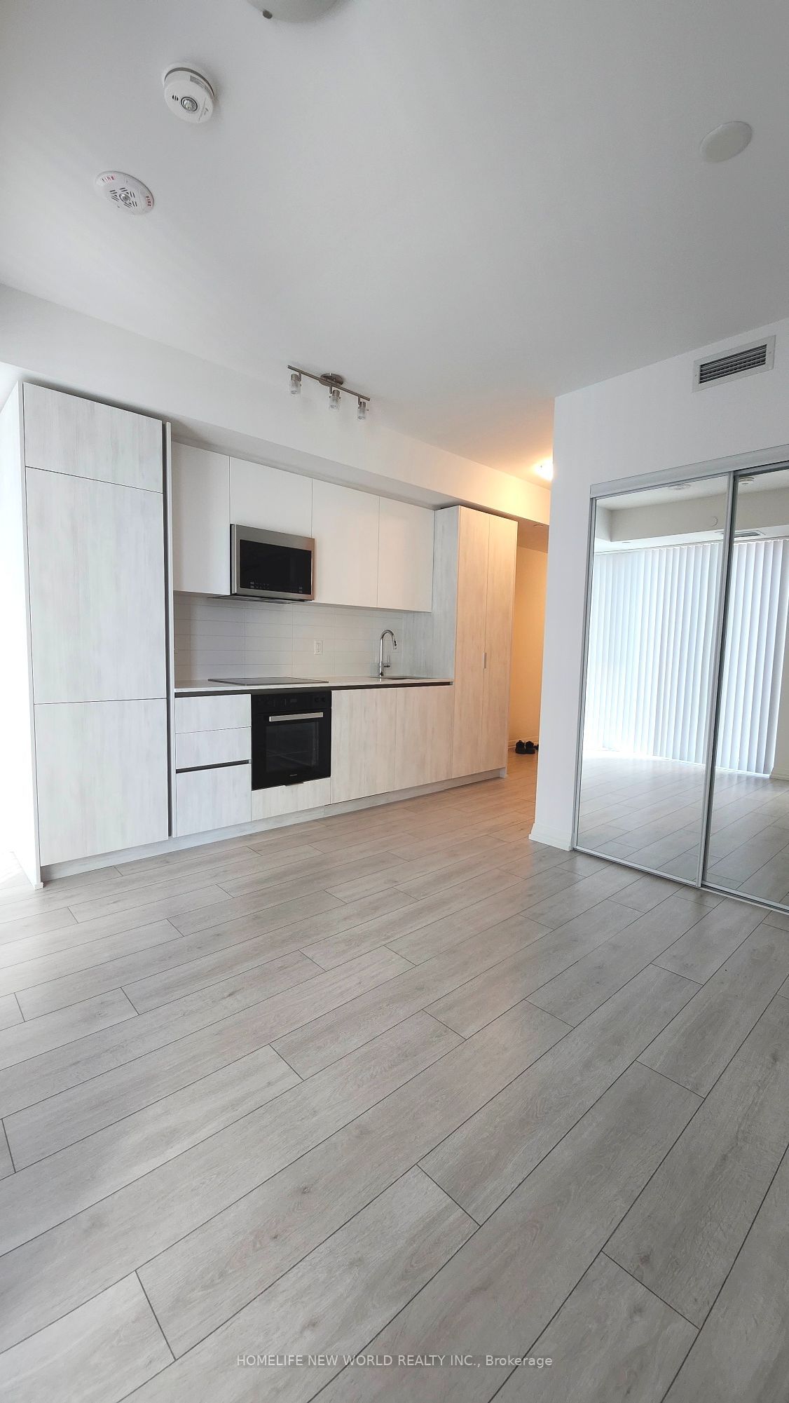 400 King Street W 2201, Toronto, ON M5V 0X8 photo 5