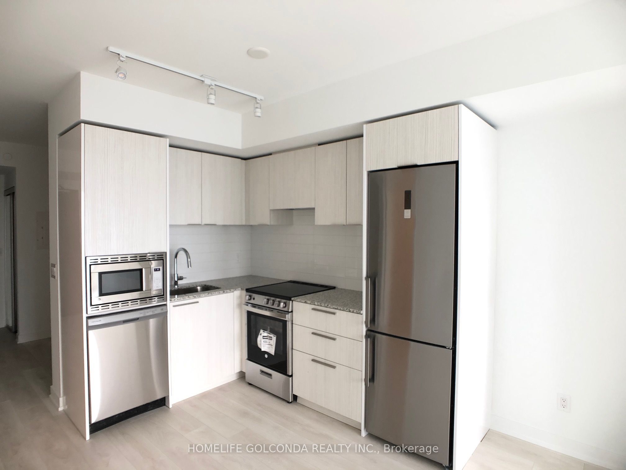 501 Yonge Street 4111, Toronto, ON M4Y 0G8 photo 5