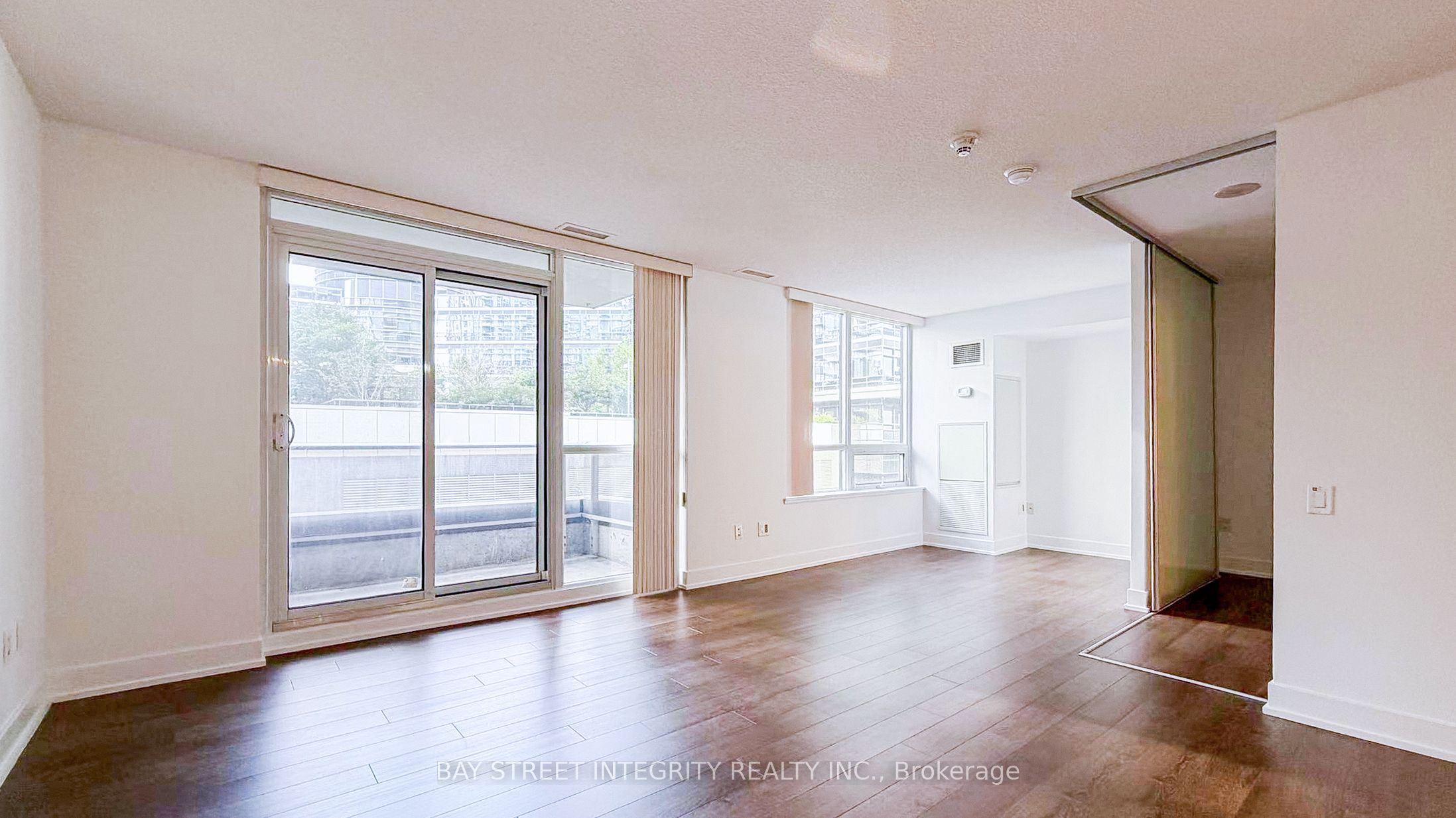 23 Sheppard Avenue E 402, Toronto, ON M2N 0C8 photo 2