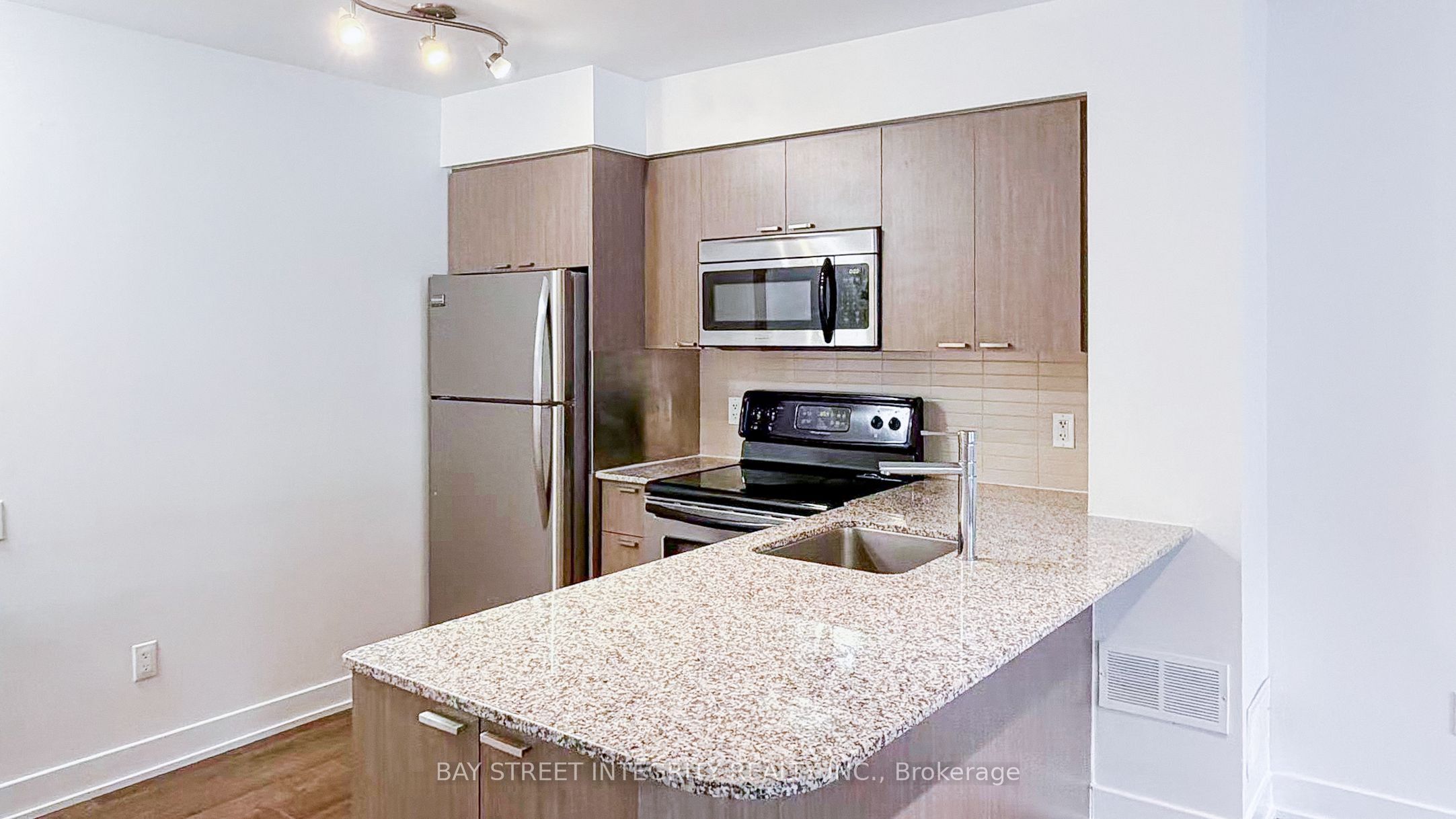 23 Sheppard Avenue E 402, Toronto, ON M2N 0C8 photo 3