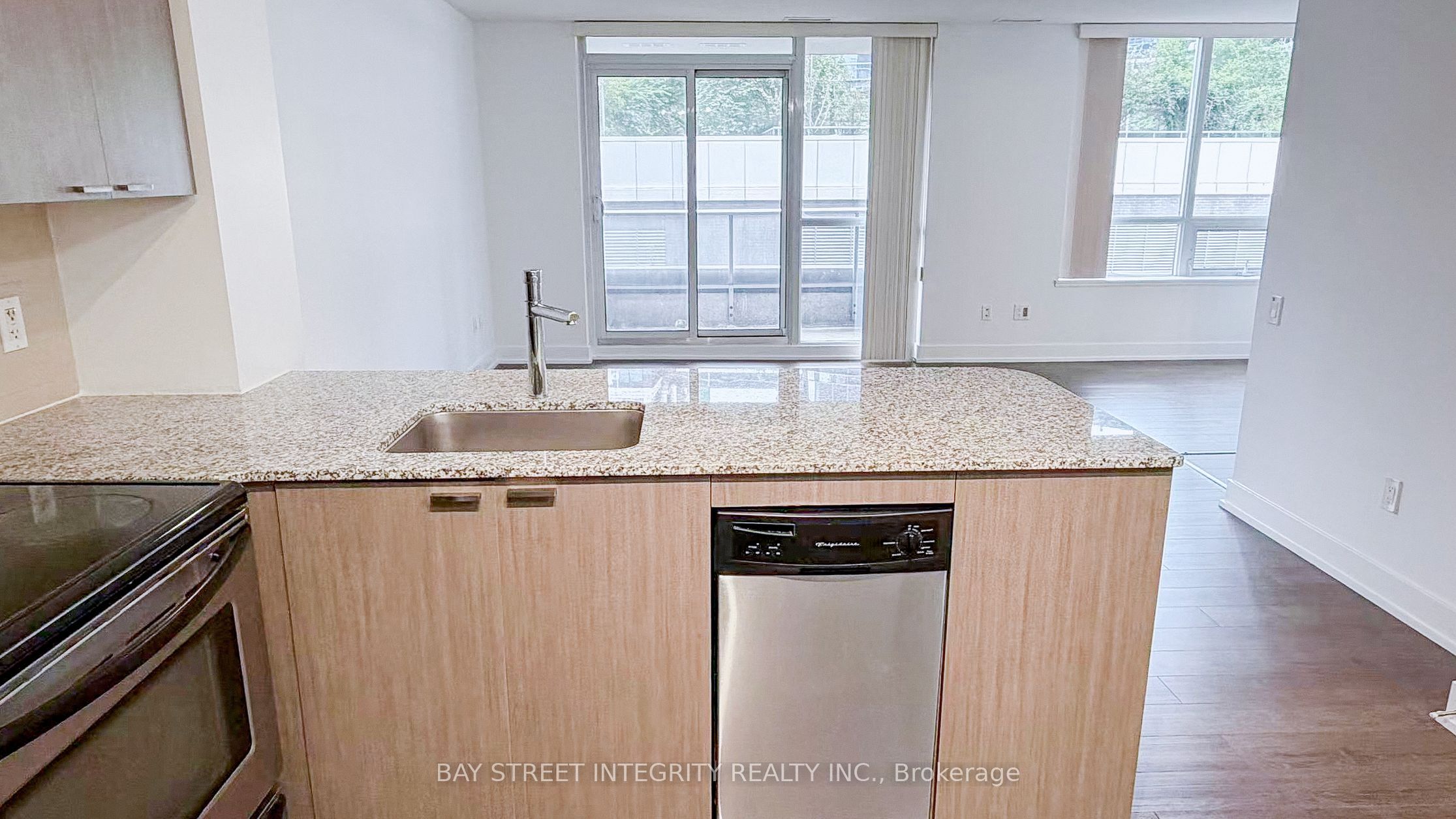 23 Sheppard Avenue E 402, Toronto, ON M2N 0C8 photo 5