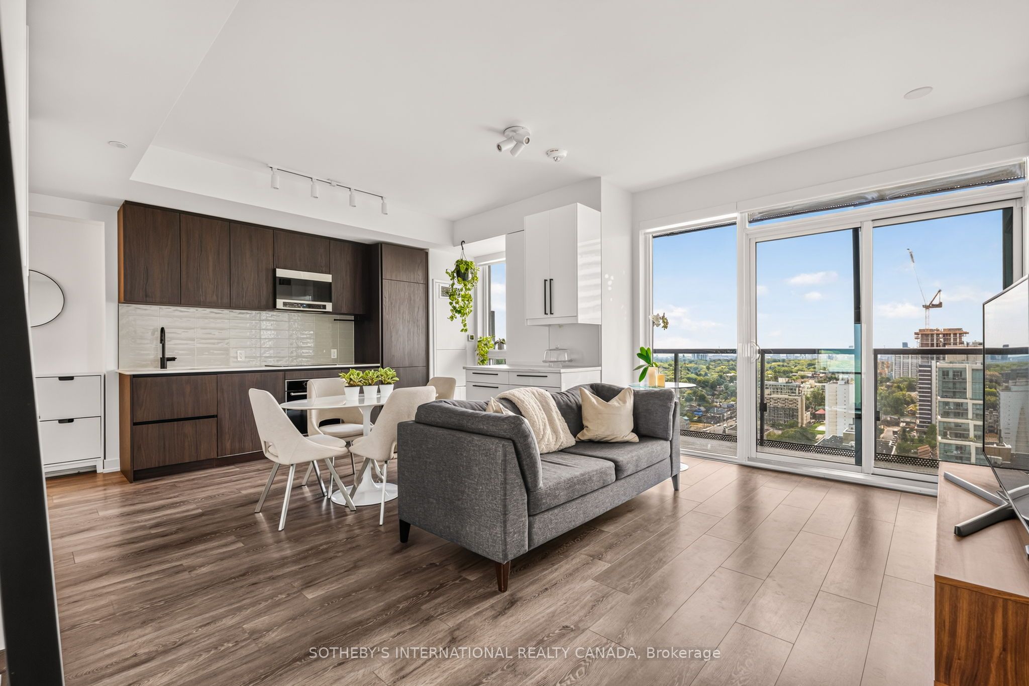 127 W BROADWAY Avenue 2302, Toronto, ON M4P 1V4