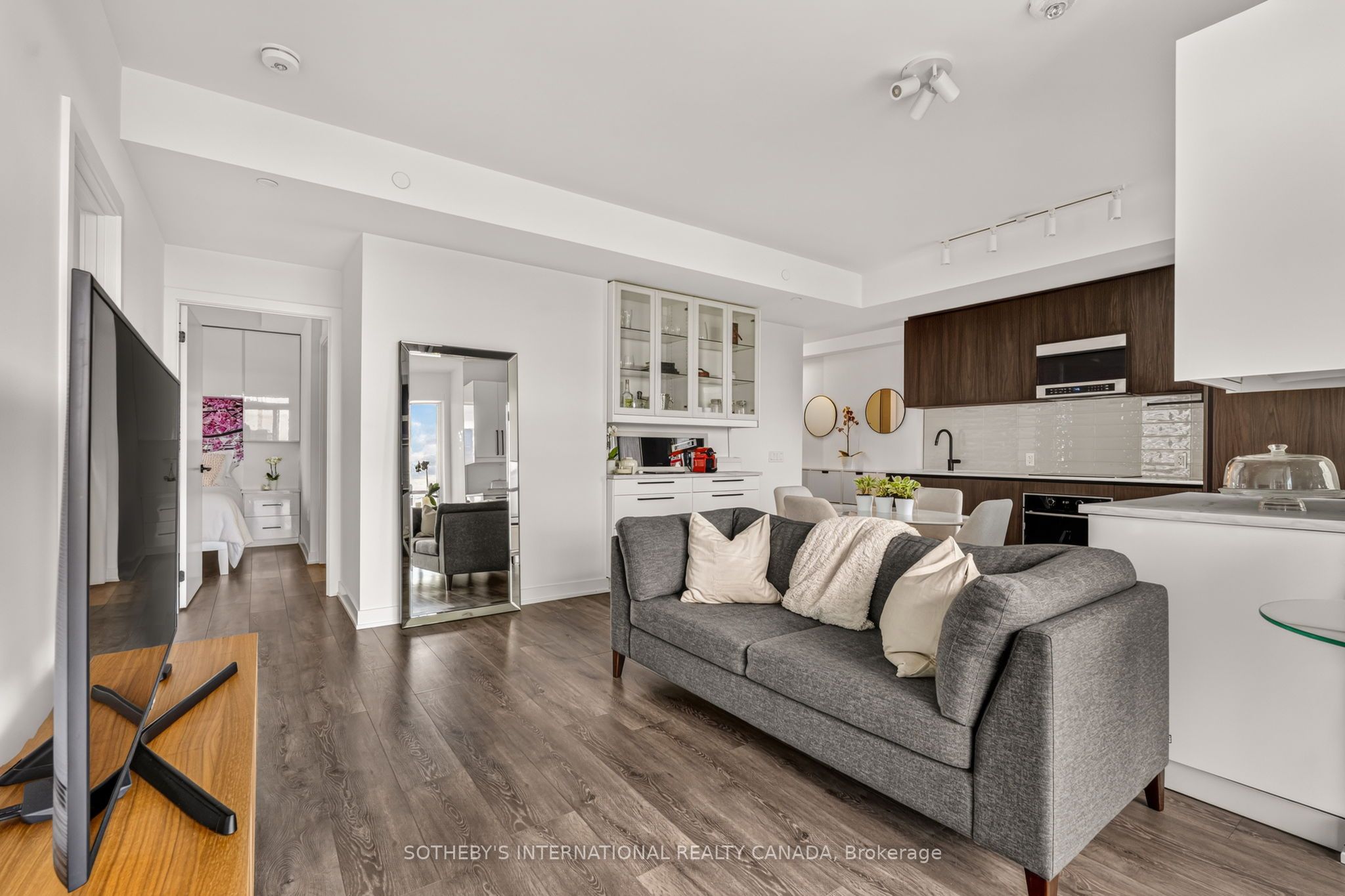 127 W BROADWAY Avenue 2302, Toronto, ON M4P 1V4 photo 5