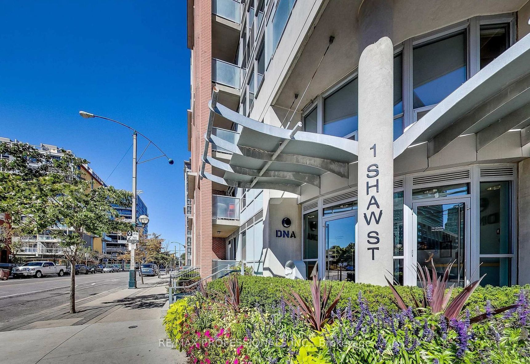 1 Shaw Street W 523, Toronto, ON M6K 0A1