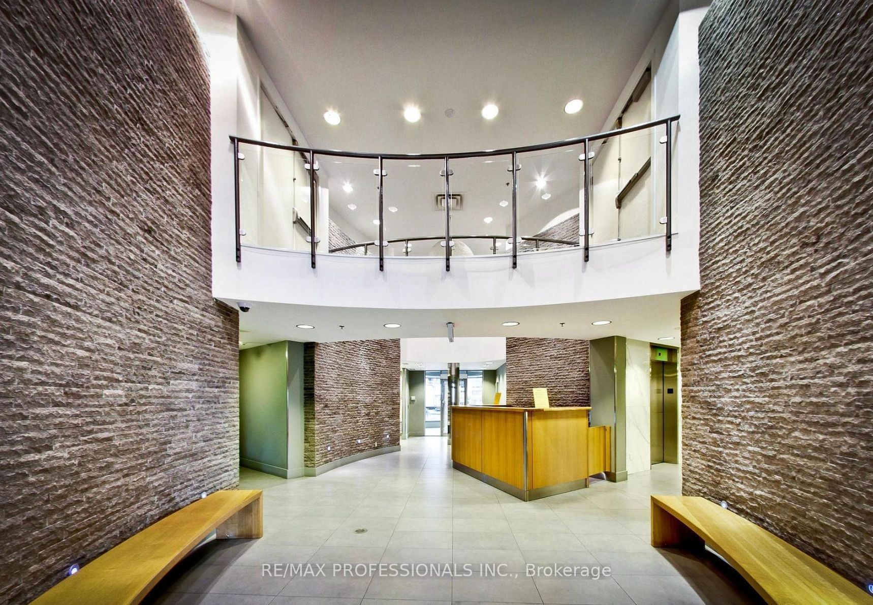 1 Shaw Street W 523, Toronto, ON M6K 0A1 photo 2