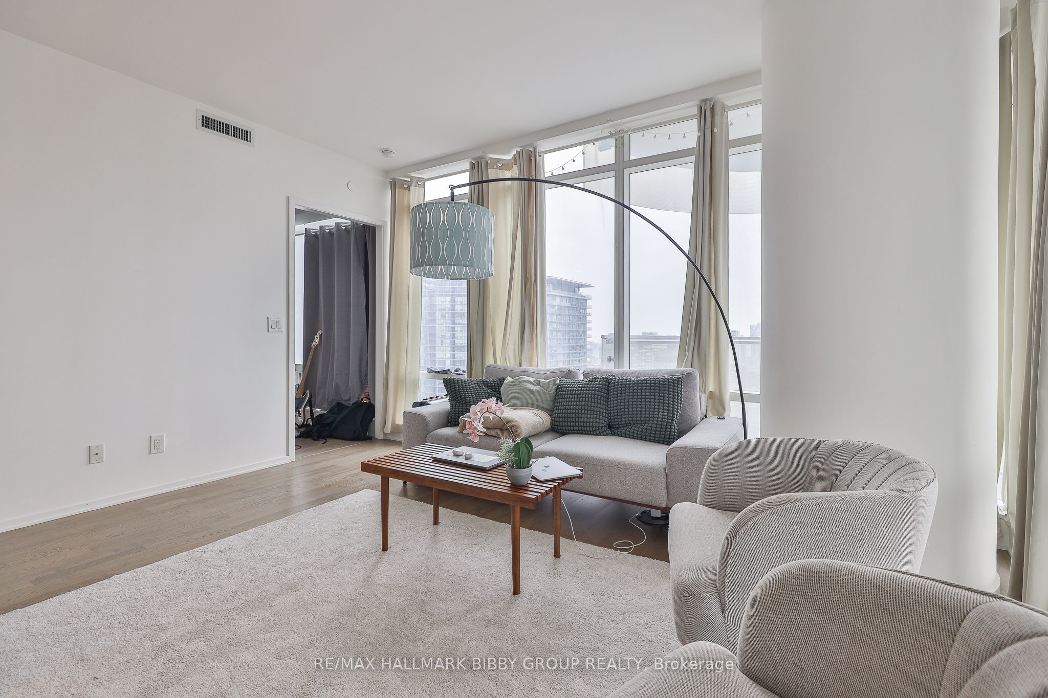 1 Bloor Street E 3807, Toronto, ON M4W 1A9 photo 3