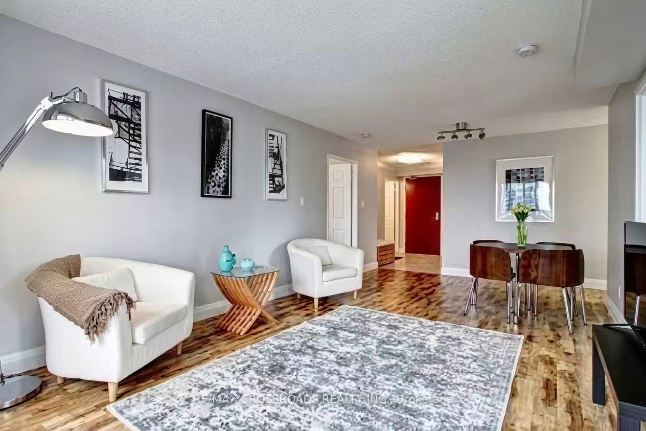 28 Empress Avenue 2012, Toronto, ON M2N 6Z7