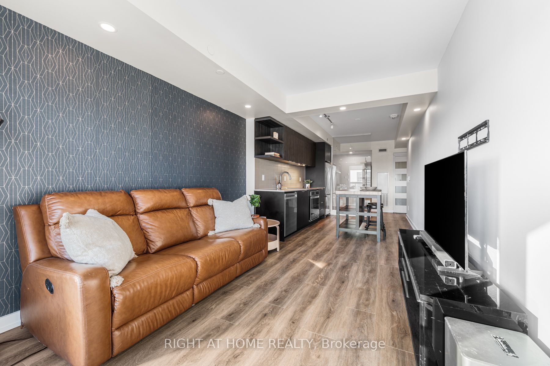 6 Sonic Way 1405, Toronto, ON M3C 0P1 photo 5
