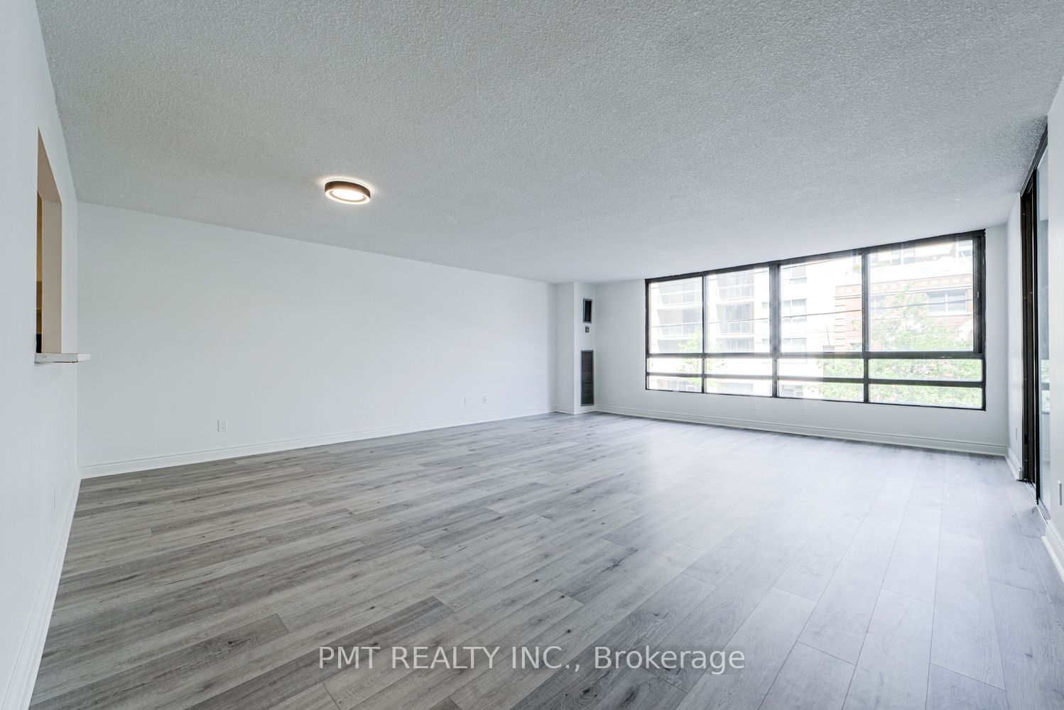 77 Carlton Street 202, Toronto, ON M5B 2J7 photo 2