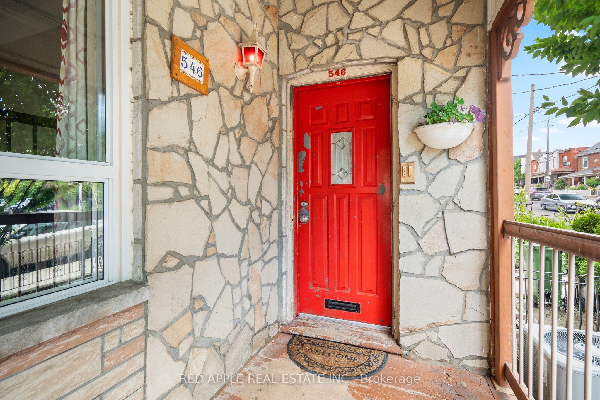 546 Dufferin Street, Toronto, ON M6K 2A7 photo 3