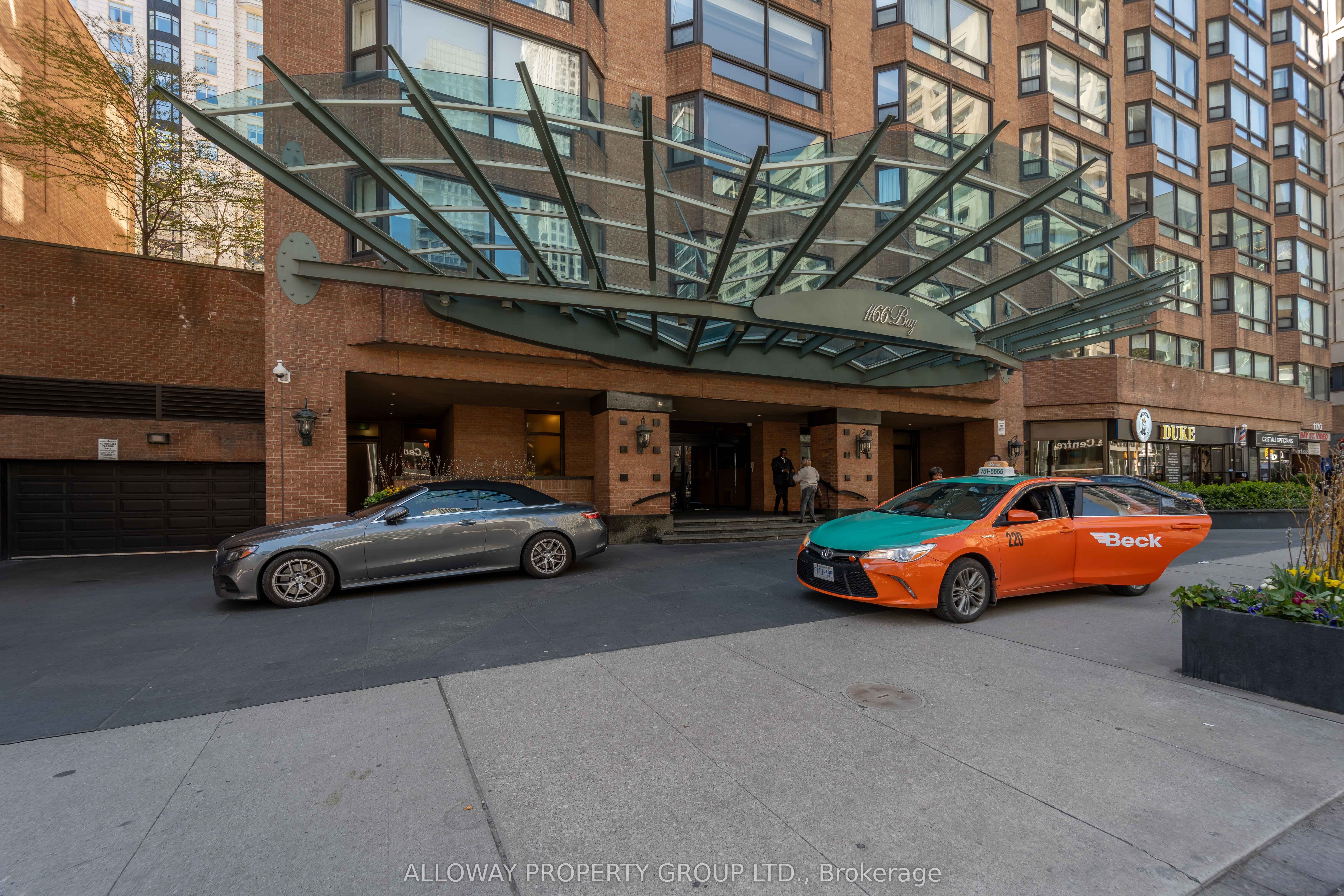1166 Bay Street 1305, Toronto, ON M5S 2X8 photo 2