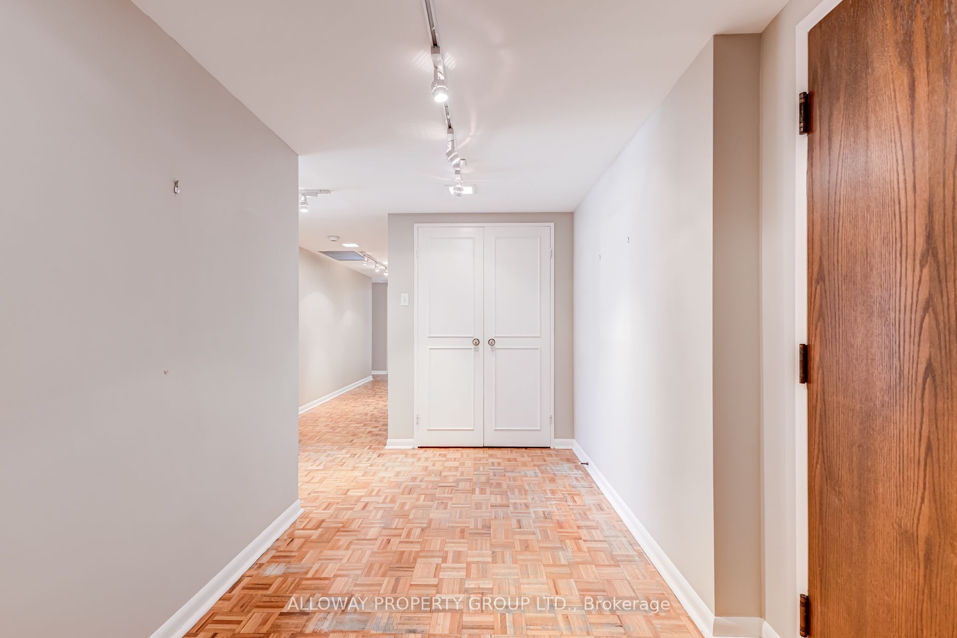 1166 Bay Street 1305, Toronto, ON M5S 2X8 photo 4