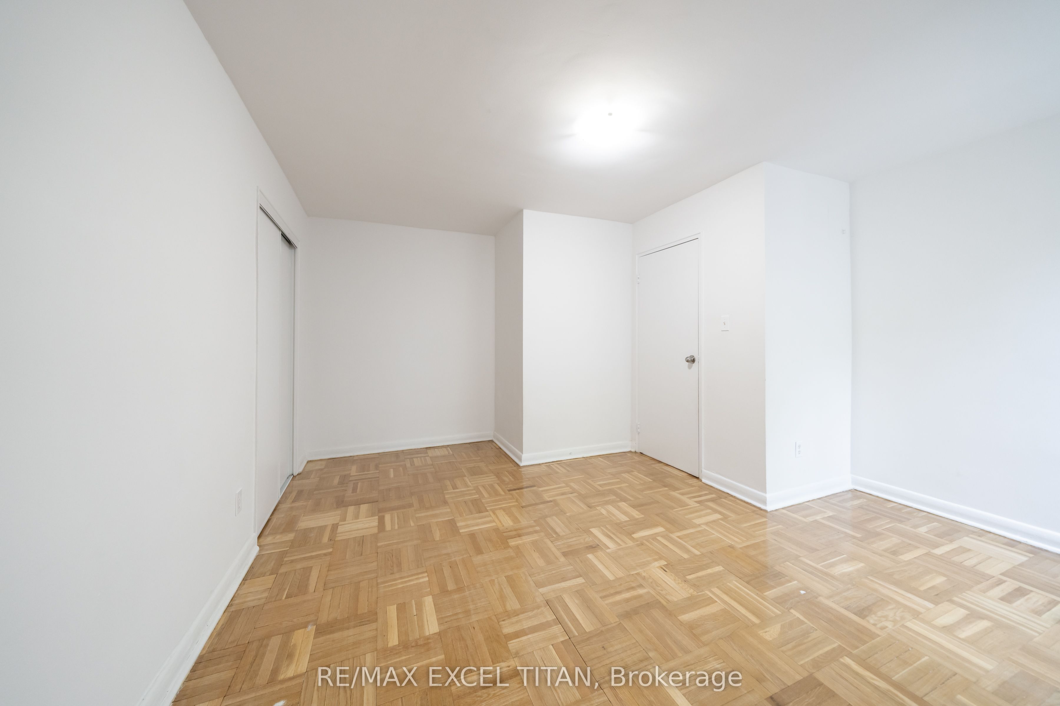 77 Erskine Avenue 302, Toronto, ON M4P 1Y5 photo 5
