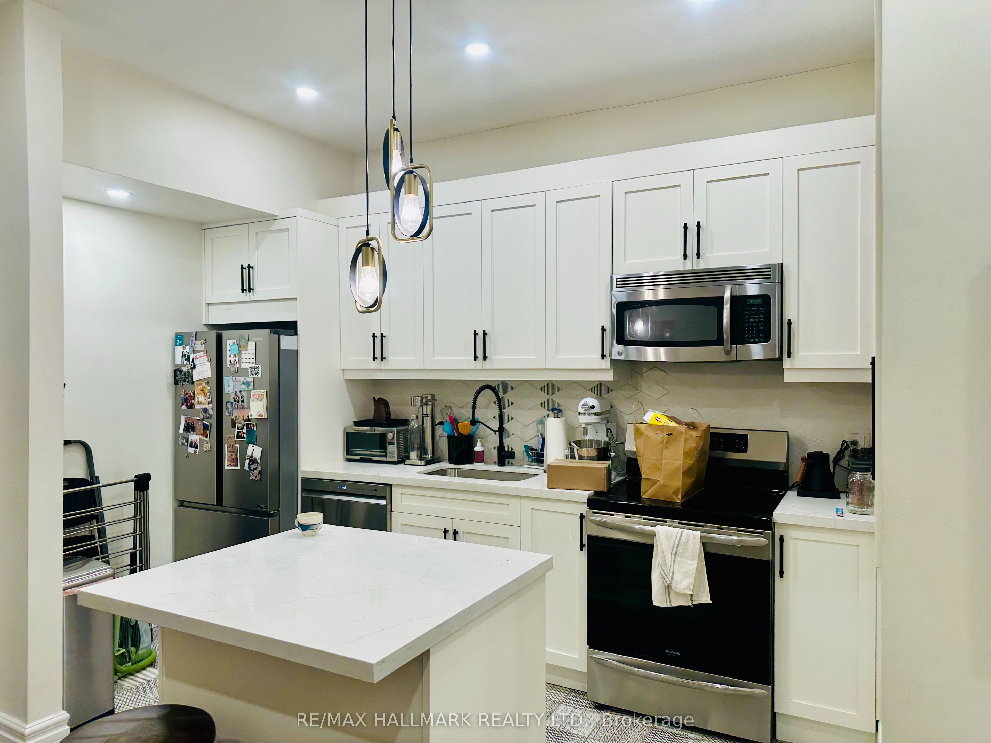 7 Bernard Avenue 2, Toronto, ON M5R 1R3 photo 3