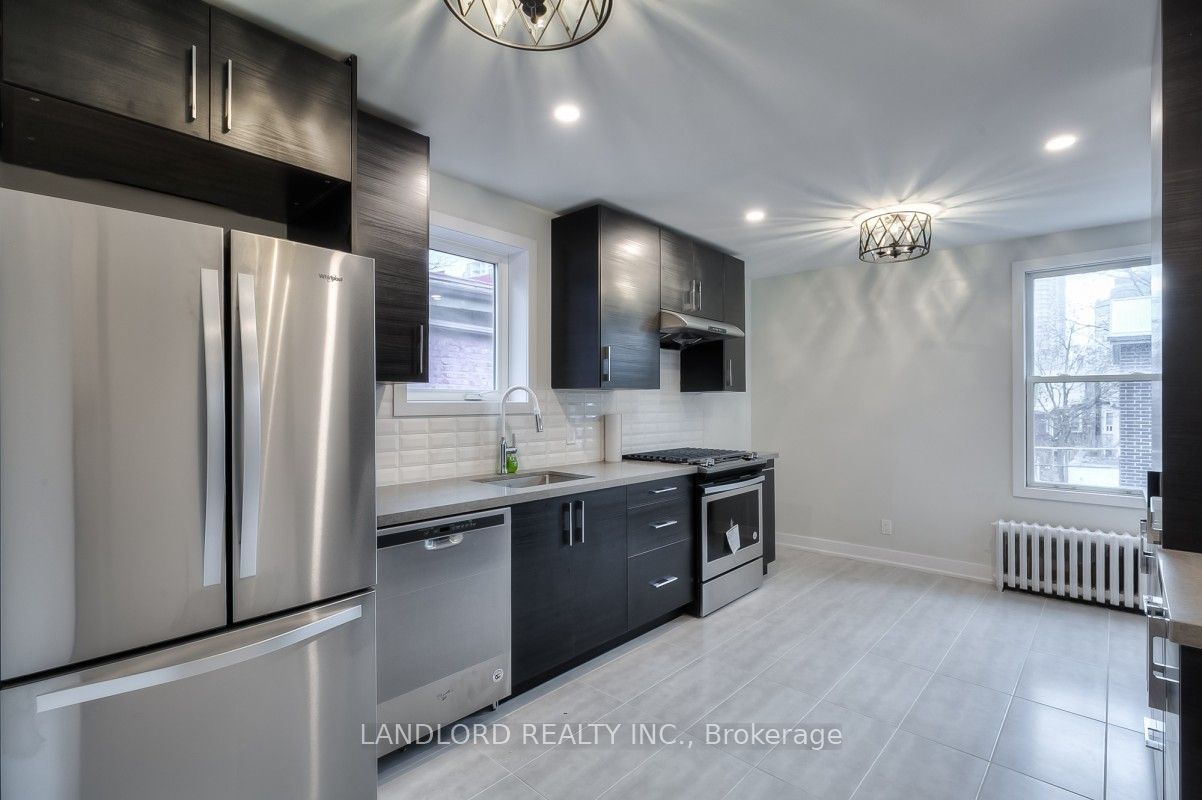 37 Grange Avenue 2, Toronto, ON M5T 1C6