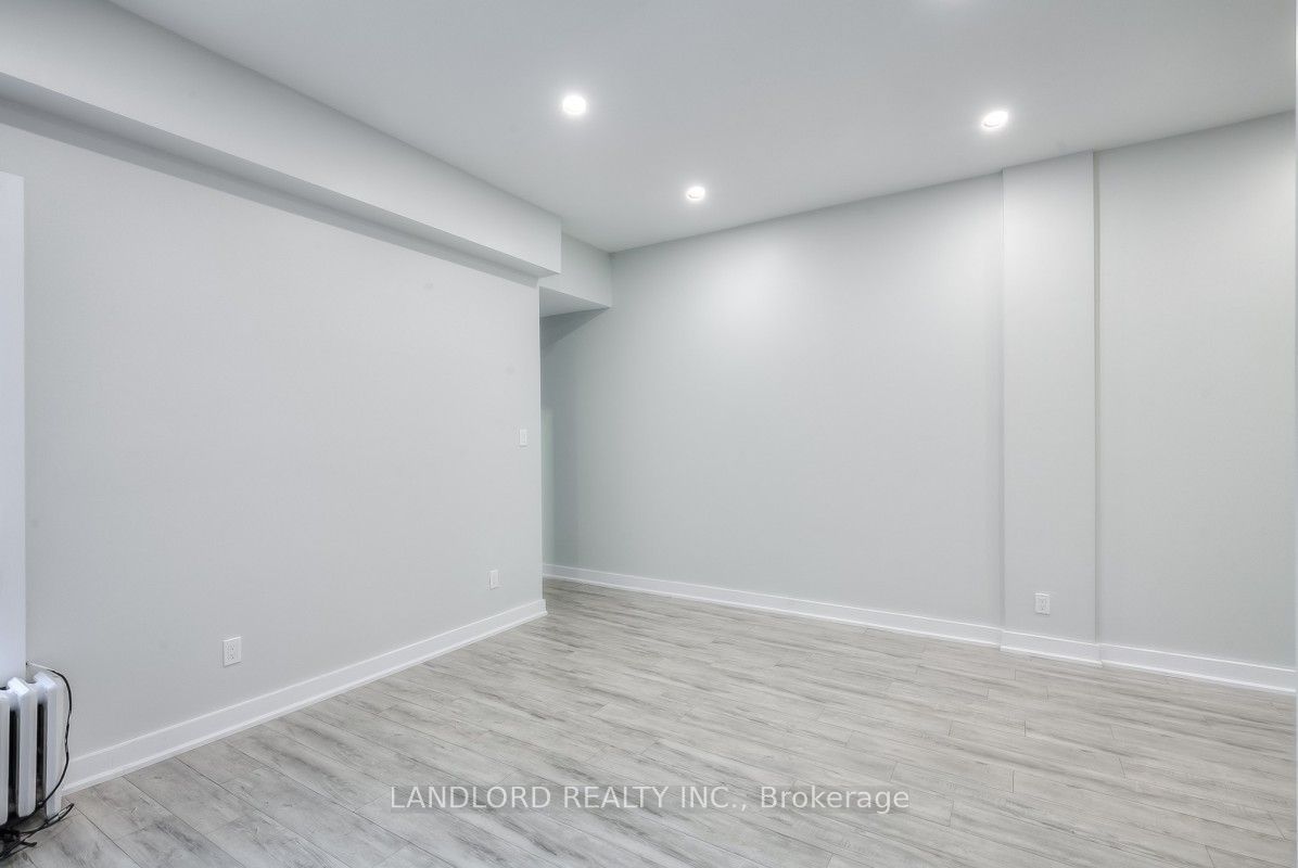 37 Grange Avenue 2, Toronto, ON M5T 1C6 photo 5