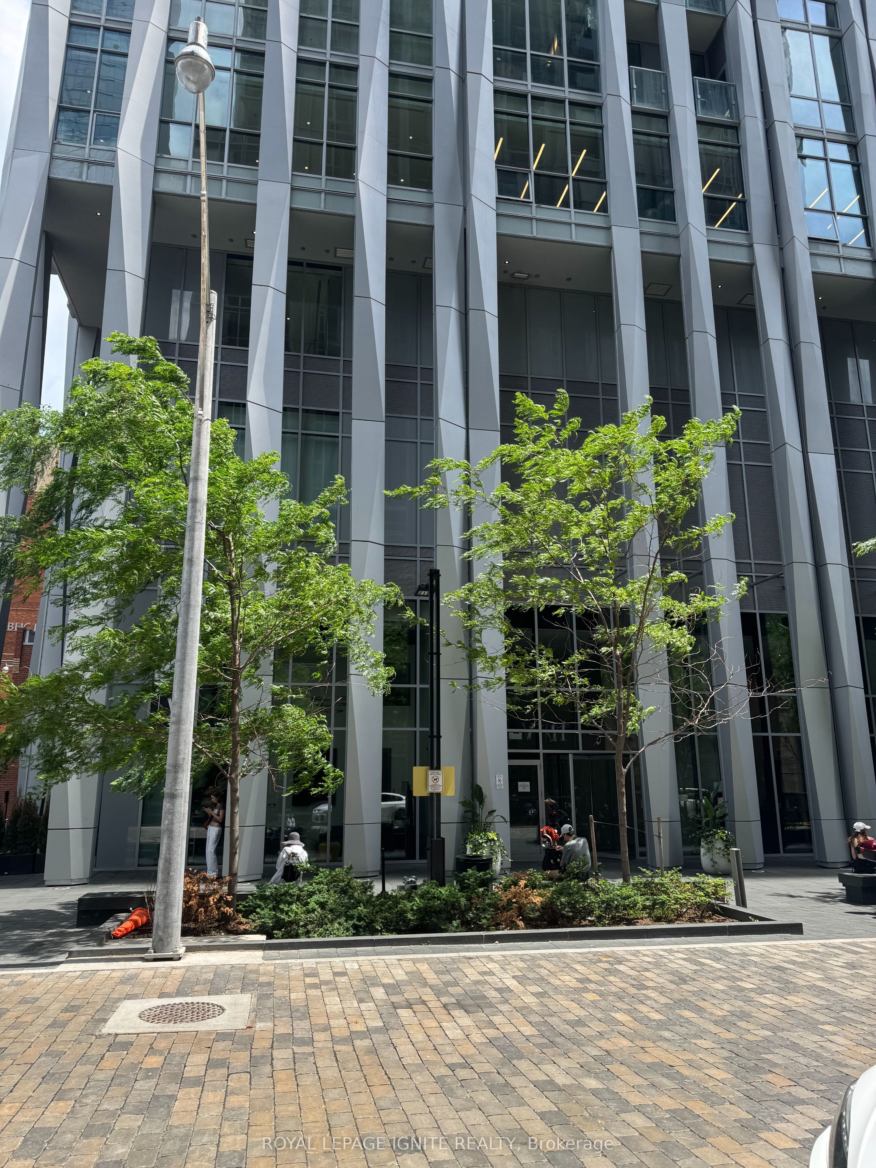 1 Yorkville Avenue 2402, Toronto, ON M4W 0B1 photo 3