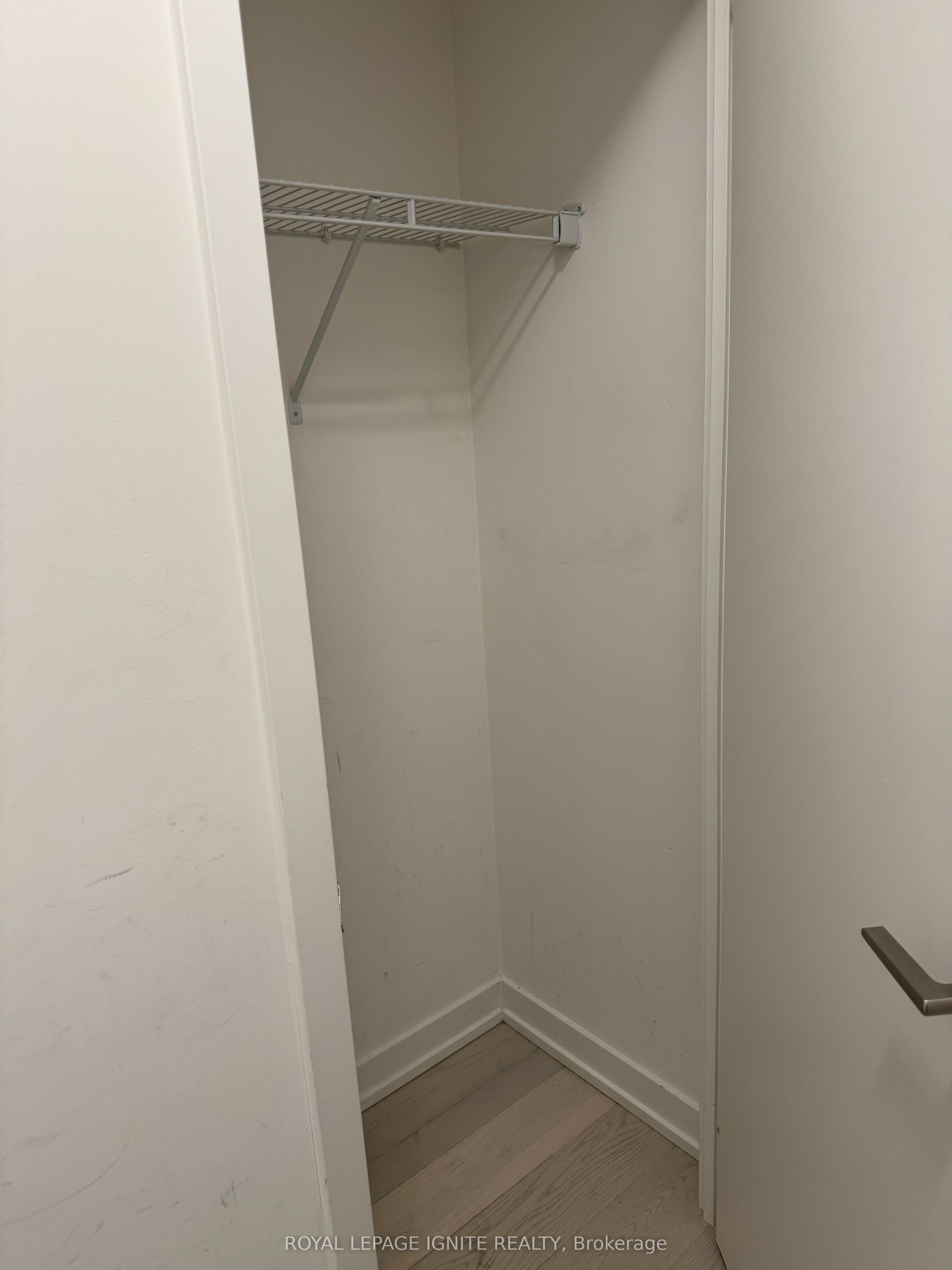 1 Yorkville Avenue 2402, Toronto, ON M4W 0B1 photo 5