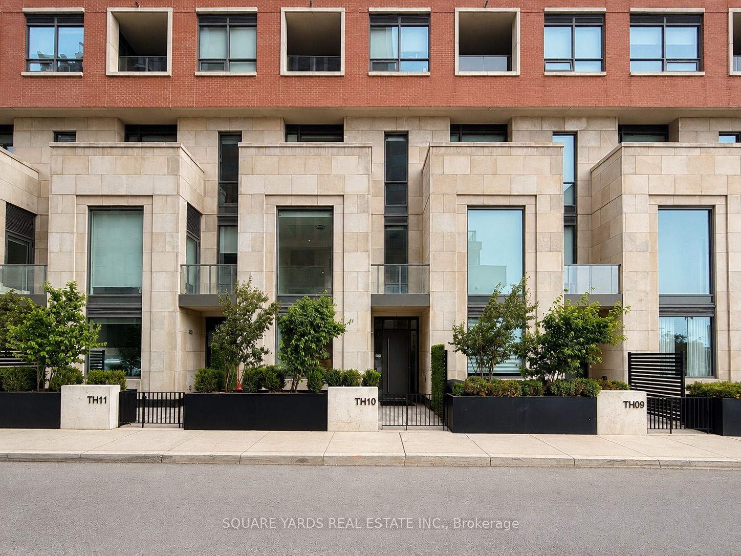 33 Frederick Todd Way TH10, Toronto, ON M4G 0C9