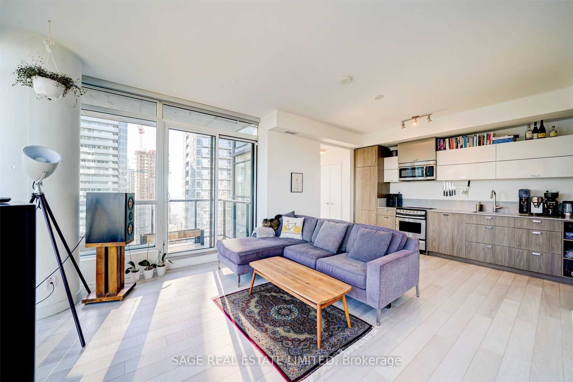290 Adelaide Street W 3310, Toronto, ON M5V 0P3 photo 3