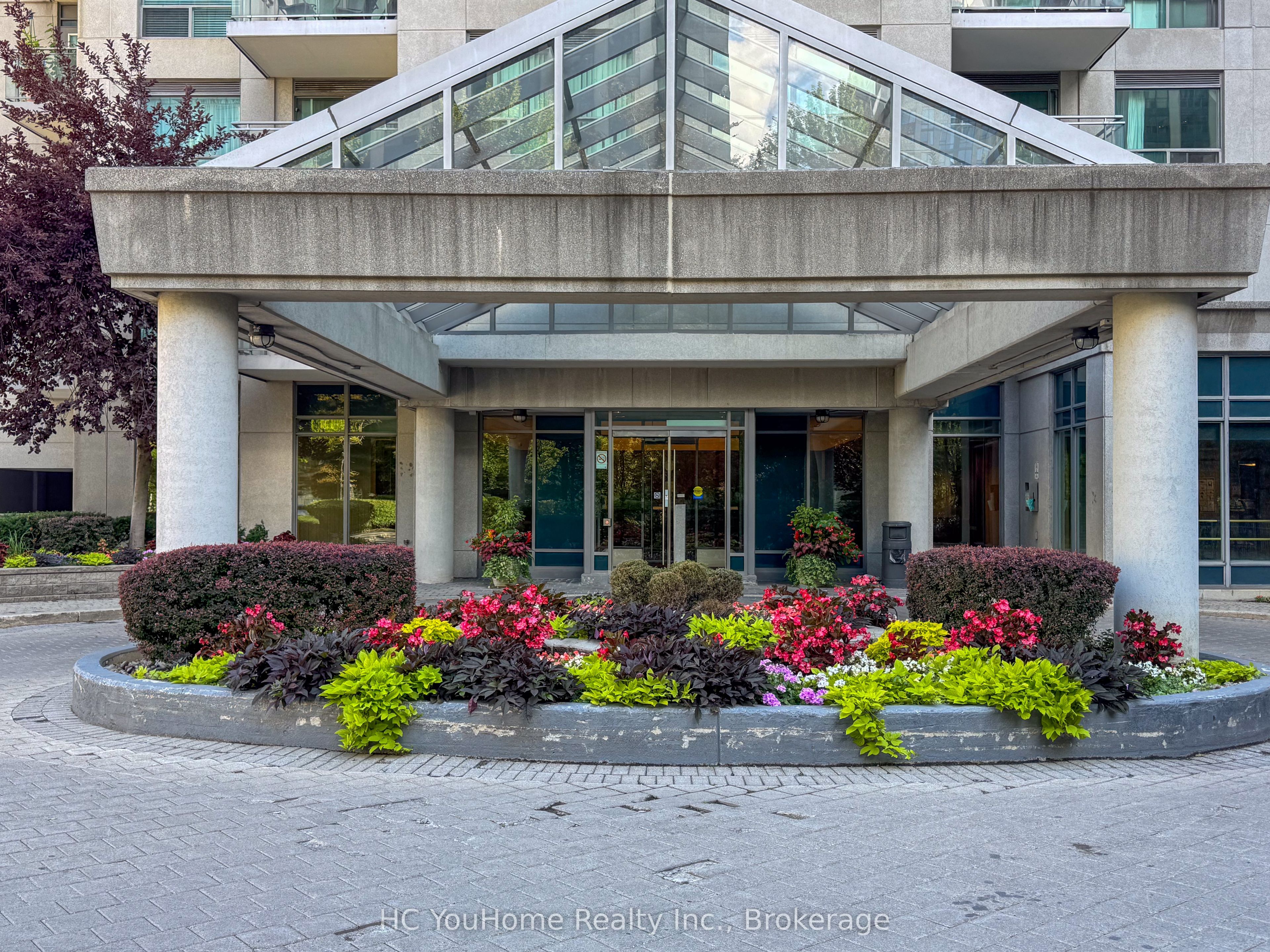 21 Hillcrest Avenue 1804, Toronto, ON M2N 7K2 photo 2