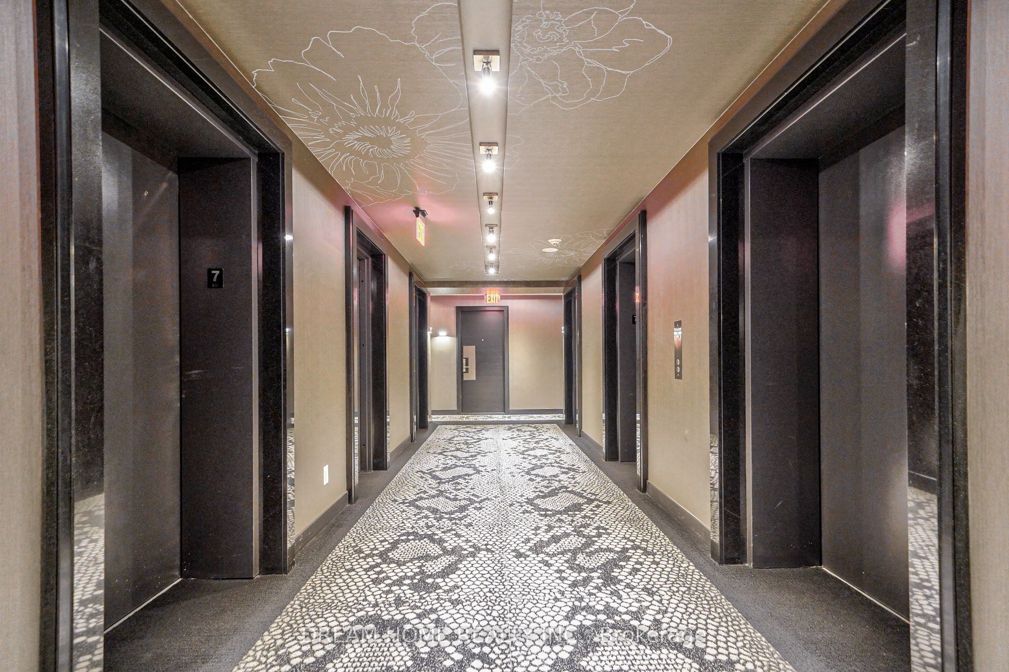 1080 Bay Street 709, Toronto, ON M5S 0A5 photo 5