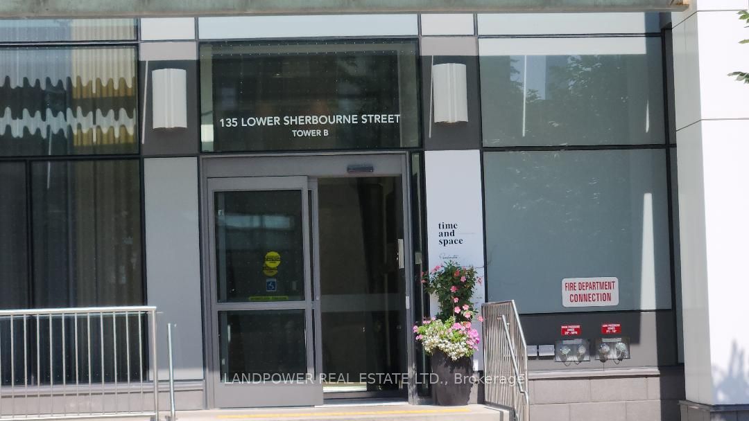 135 Lower Sherbourne Street 1853, Toronto, ON M5A 1Y4 photo 2