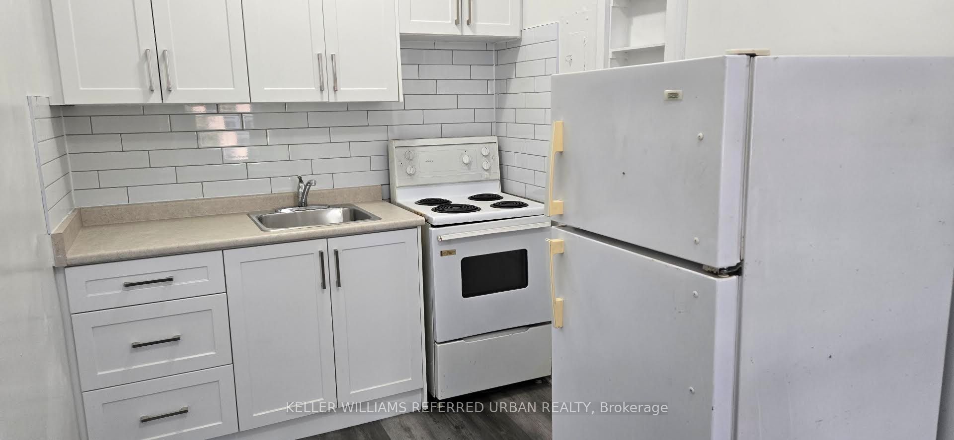 137 Eglinton Avenue W 2, Toronto, ON M4R 1A5 photo 2