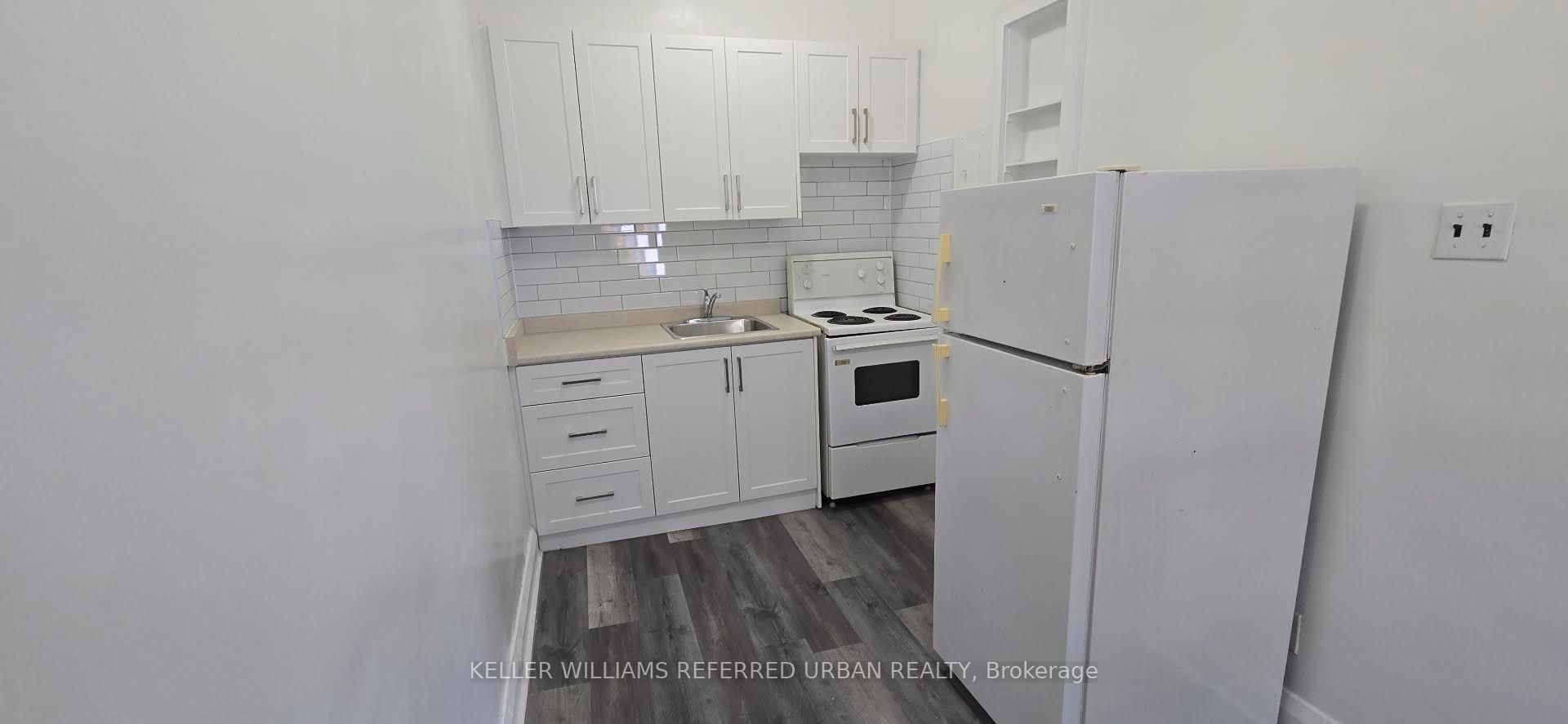 137 Eglinton Avenue W 2, Toronto, ON M4R 1A5 photo 3