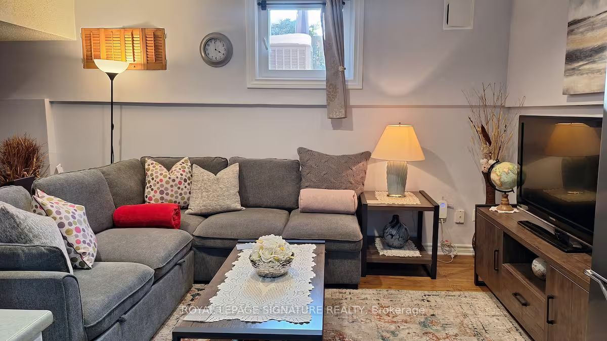 6 Blairville Street, Toronto, ON M3H 5Y5