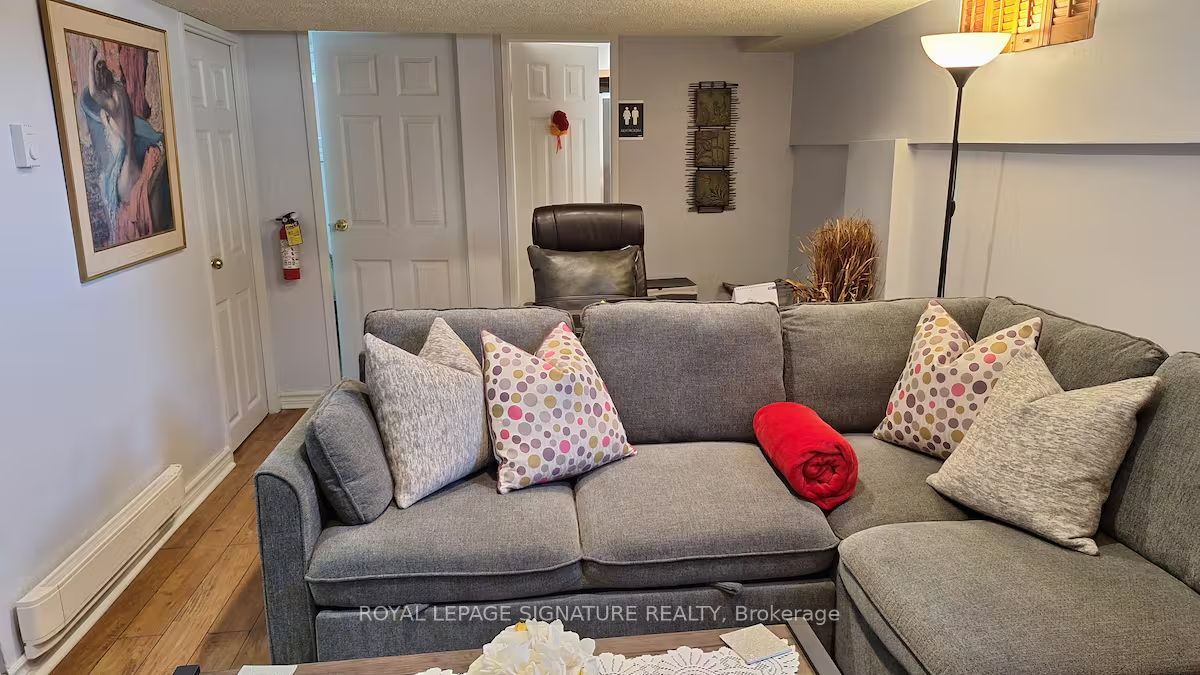 6 Blairville Street, Toronto, ON M3H 5Y5 photo 2