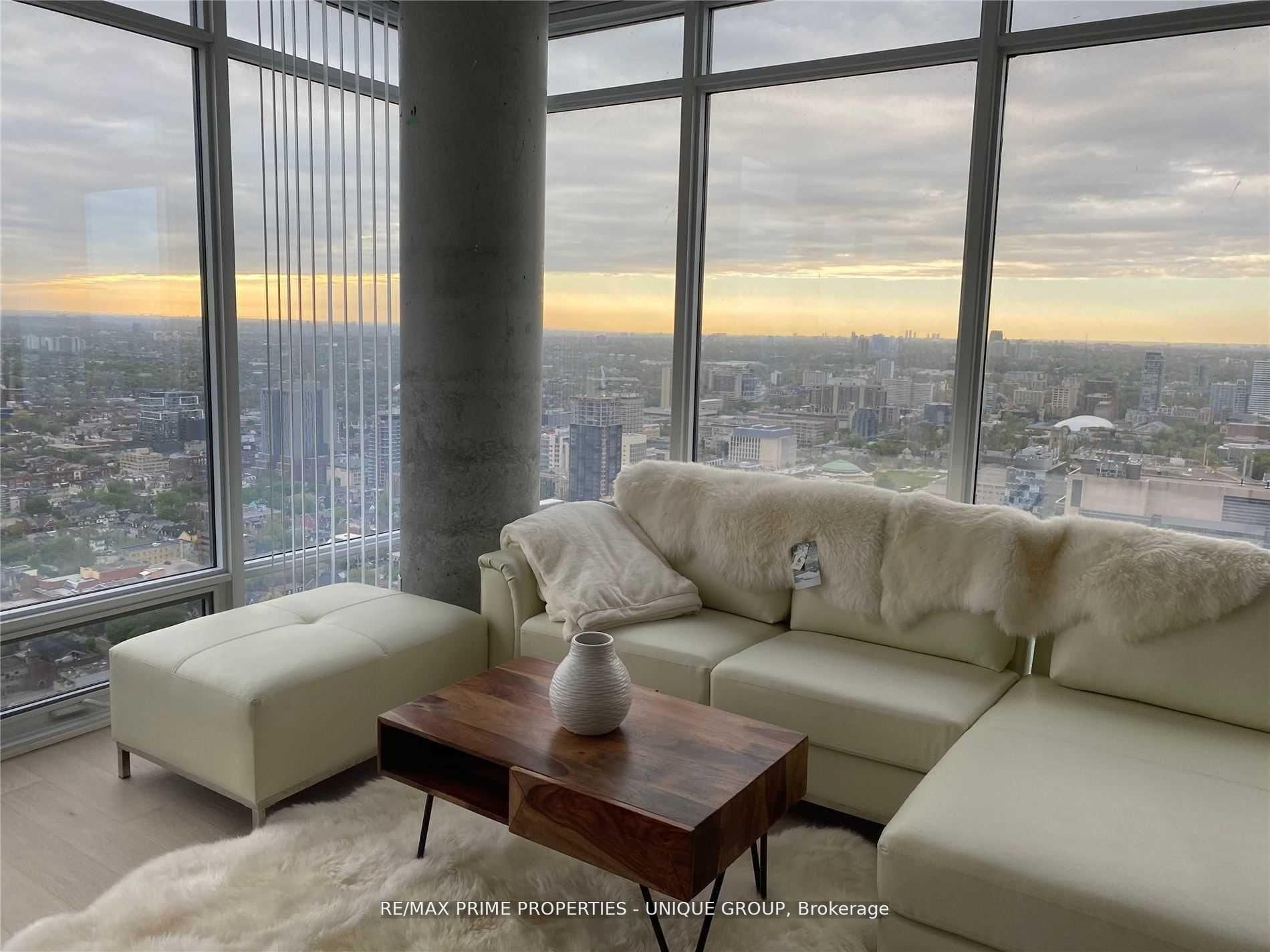 488 University Avenue 3716, Toronto, ON M5G 0C1 photo 4