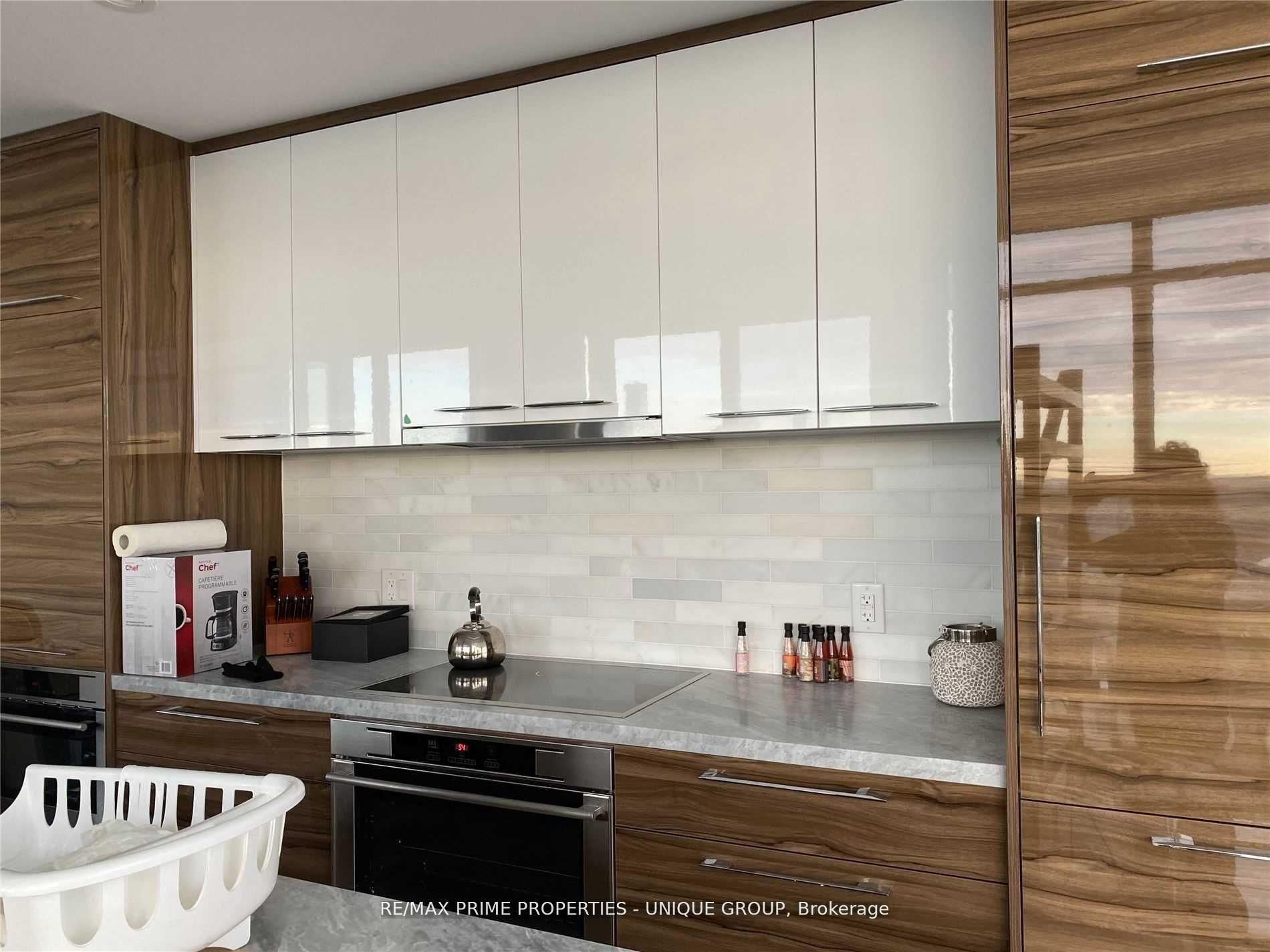 488 University Avenue 3716, Toronto, ON M5G 0C1 photo 5