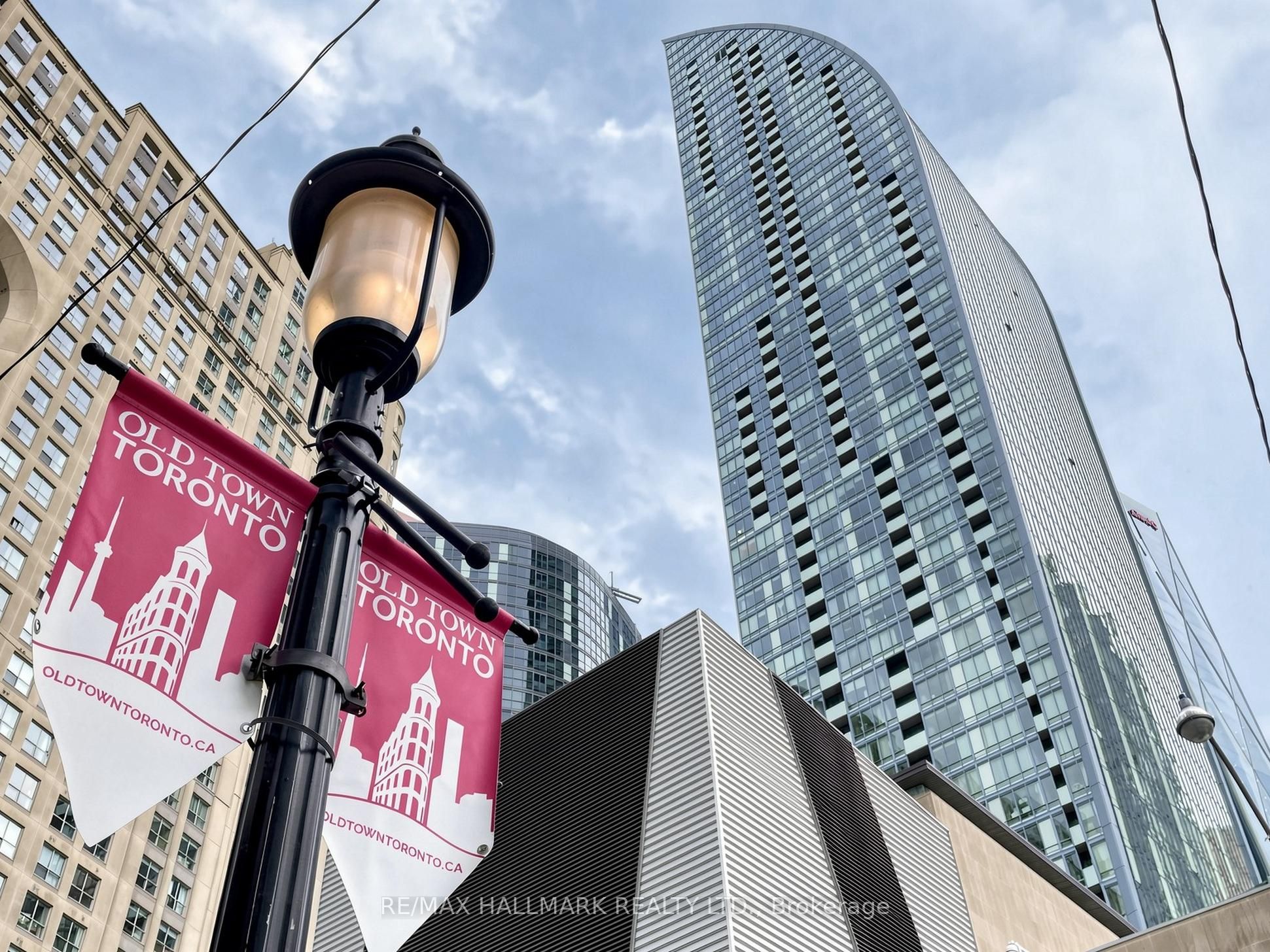 8 The Esplanade Avenue 2711, Toronto, ON M5E 0A6 photo 2