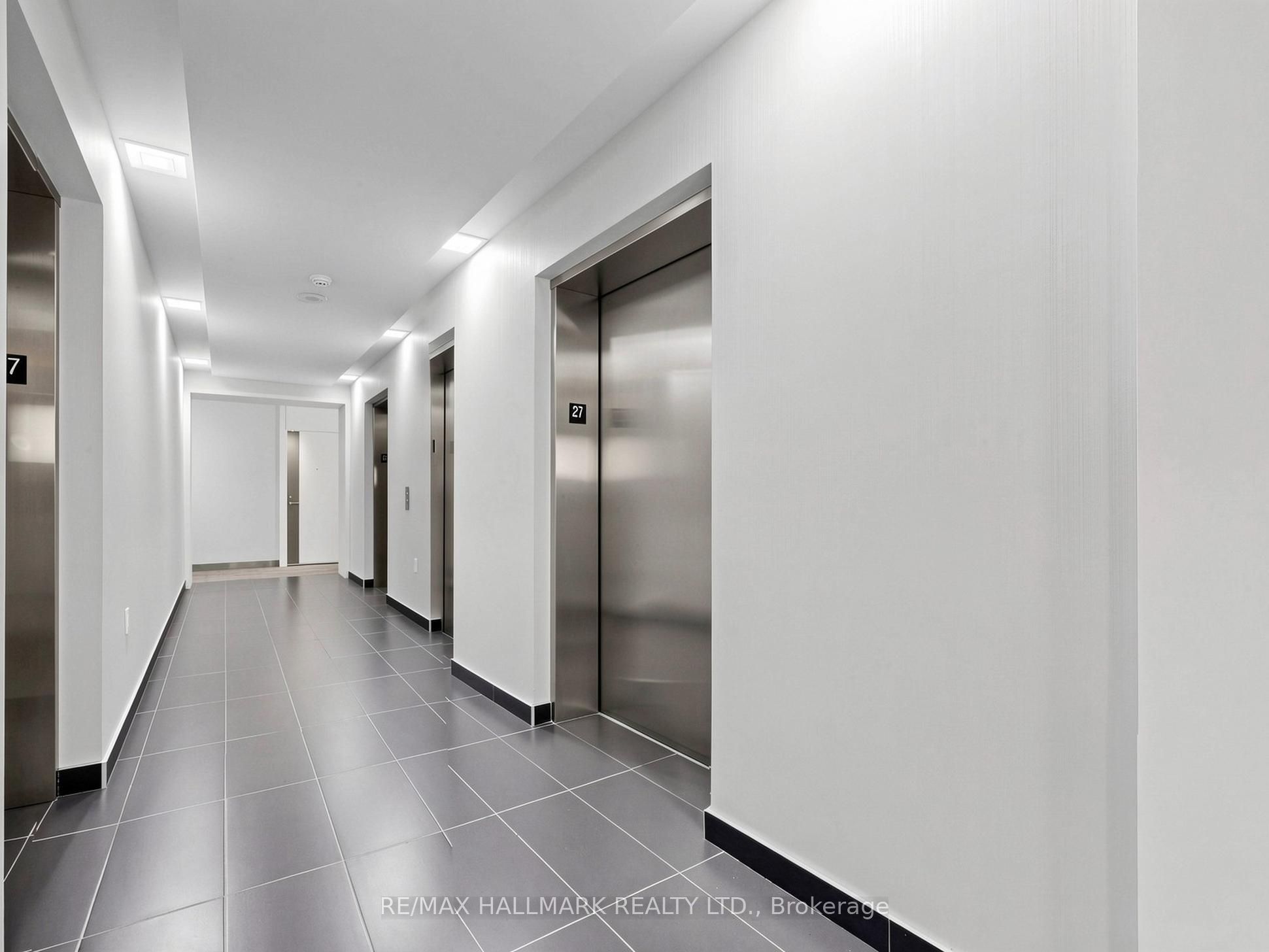 8 The Esplanade Avenue 2711, Toronto, ON M5E 0A6 photo 5
