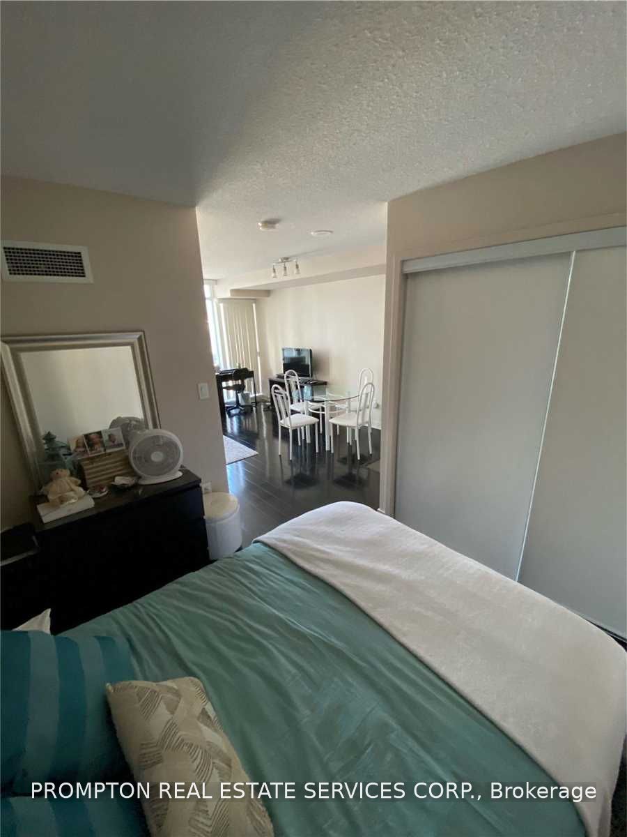 11 Brunel Court 1605, Toronto, ON M5V 3Y3 photo 3