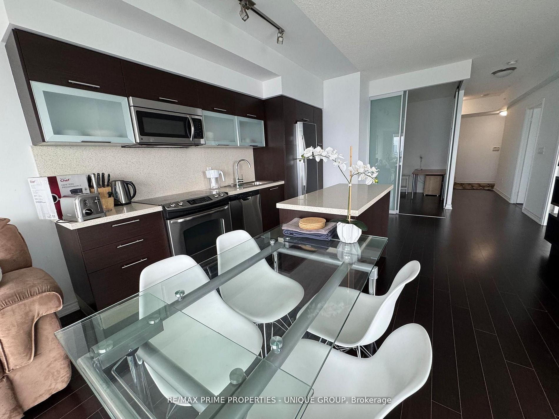 386 Yonge Street 5316, Toronto, ON M5B 0A5 photo 2