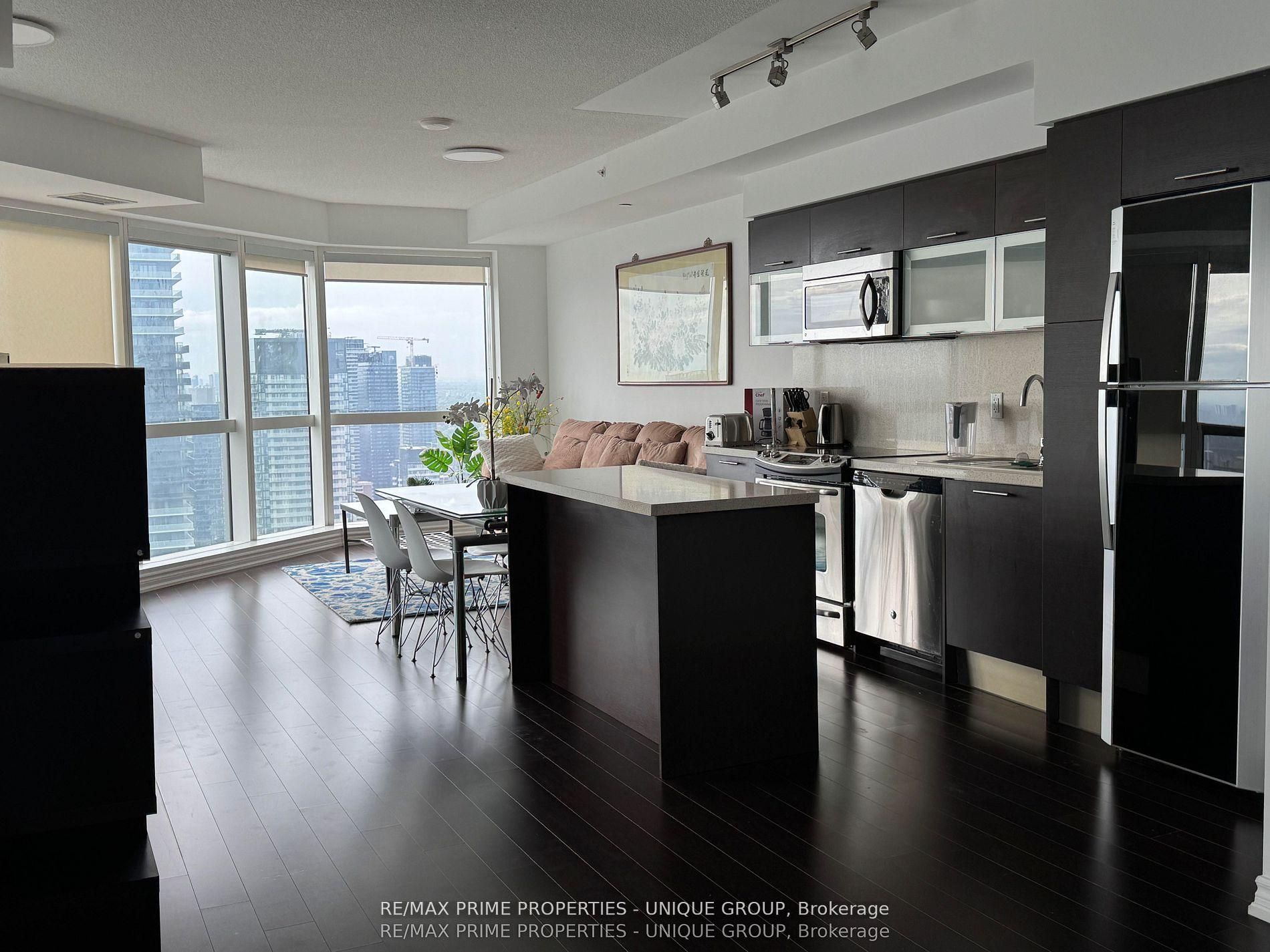 386 Yonge Street 5316, Toronto, ON M5B 0A5 photo 4