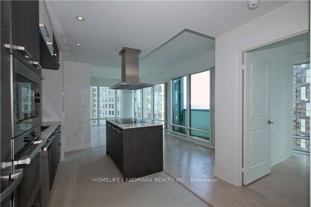 8 The Esplanade 1811, Toronto, ON M5E 0A6 photo 2