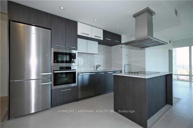 8 The Esplanade 1811, Toronto, ON M5E 0A6 photo 5