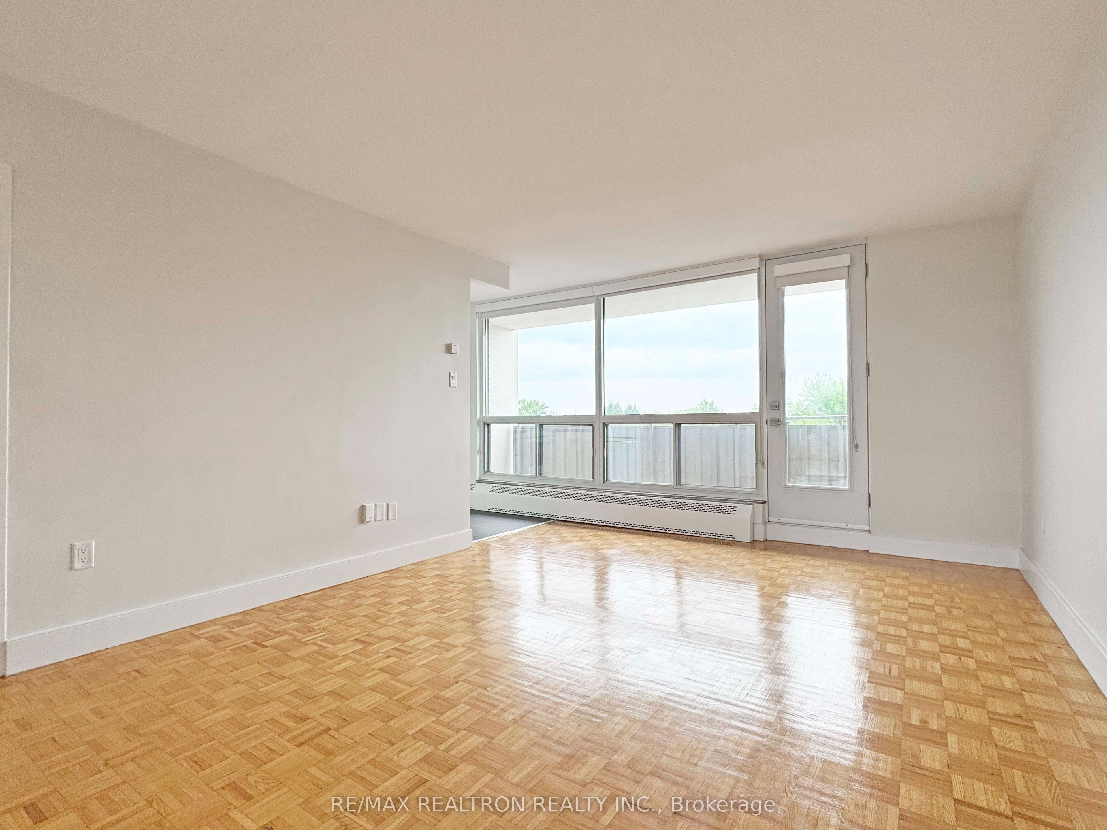 666 Spadina Avenue 502, Toronto, ON M5S 2H8 photo 2