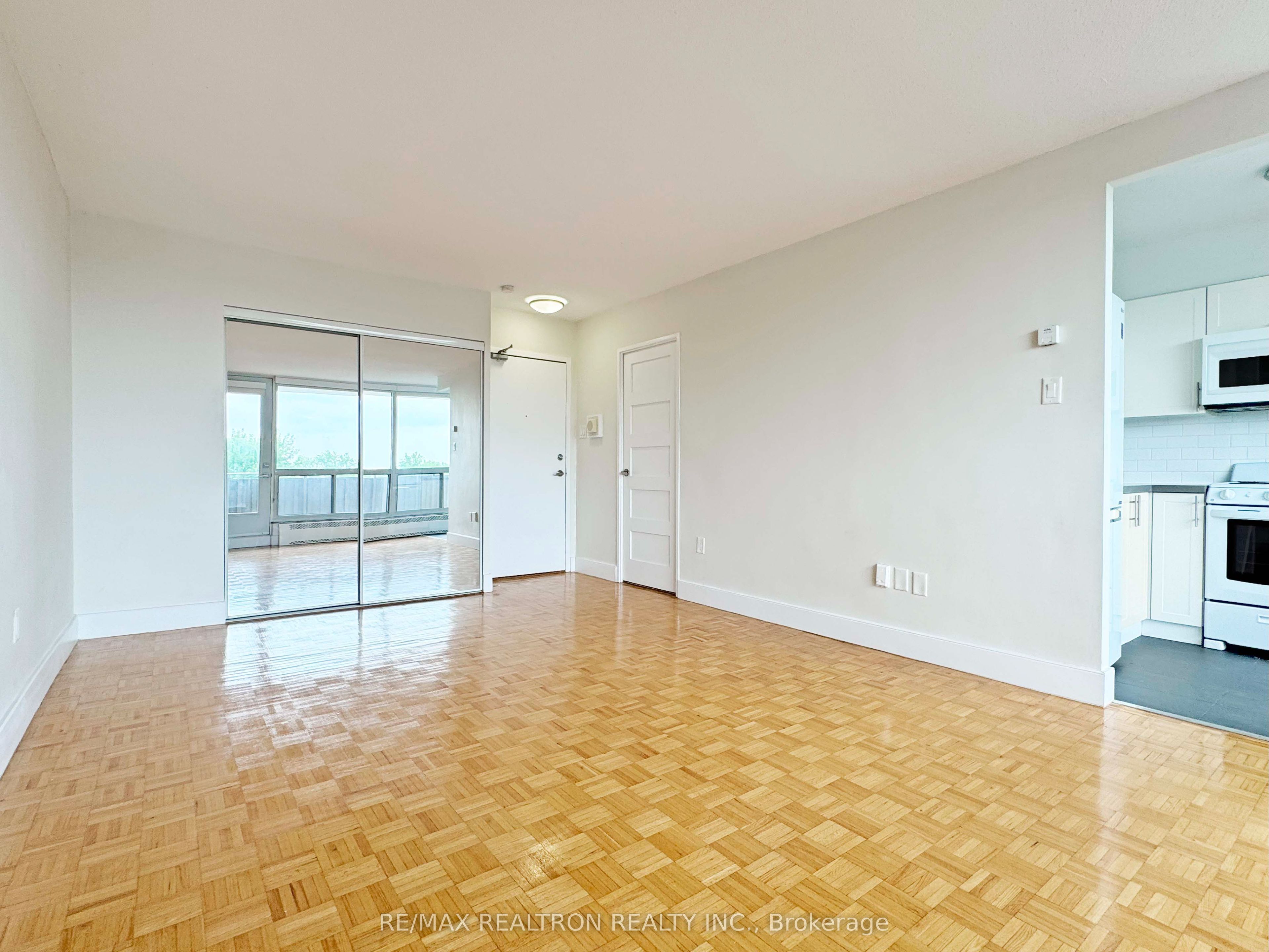 666 Spadina Avenue 502, Toronto, ON M5S 2H8 photo 3