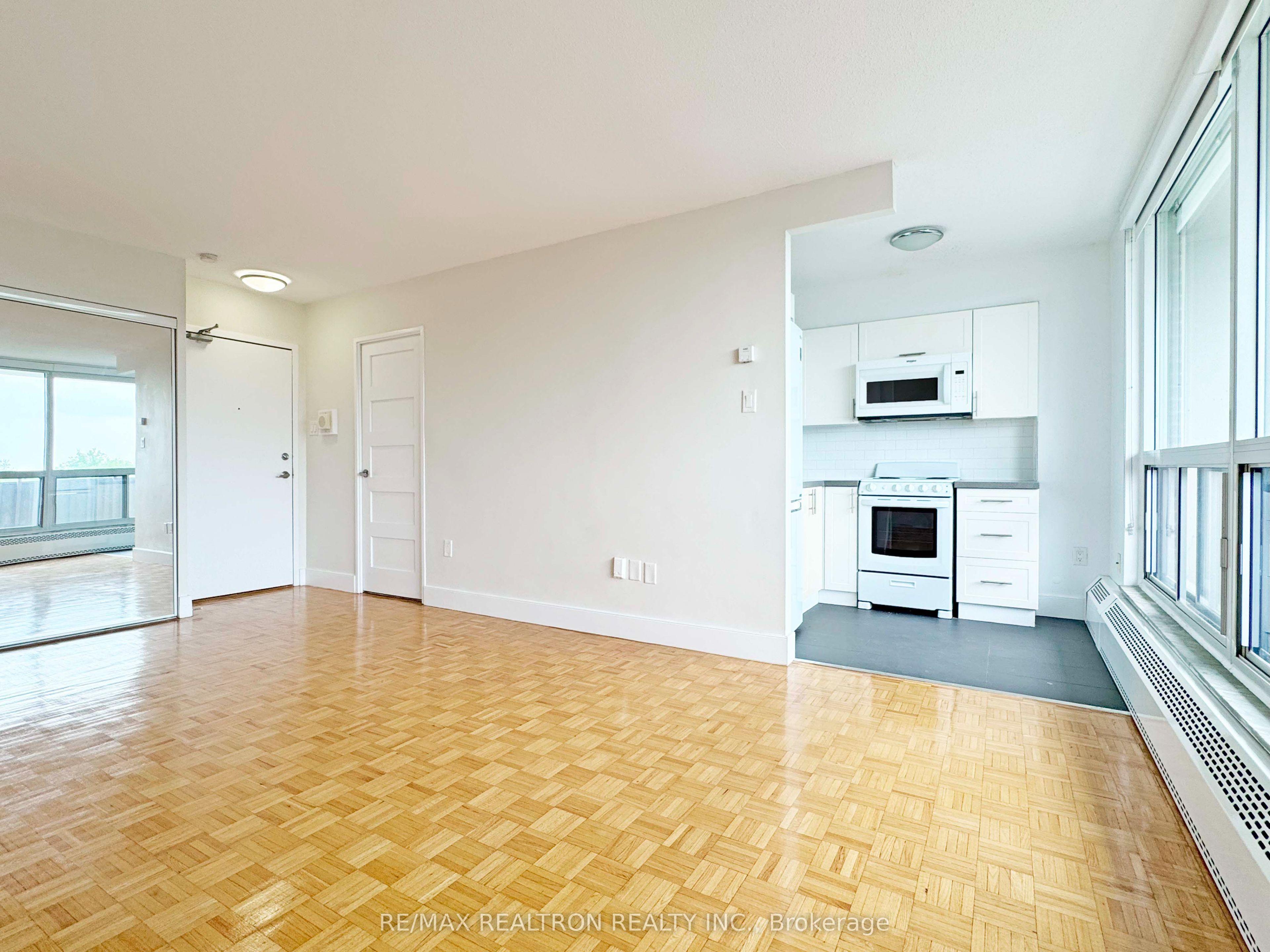 666 Spadina Avenue 502, Toronto, ON M5S 2H8 photo 4