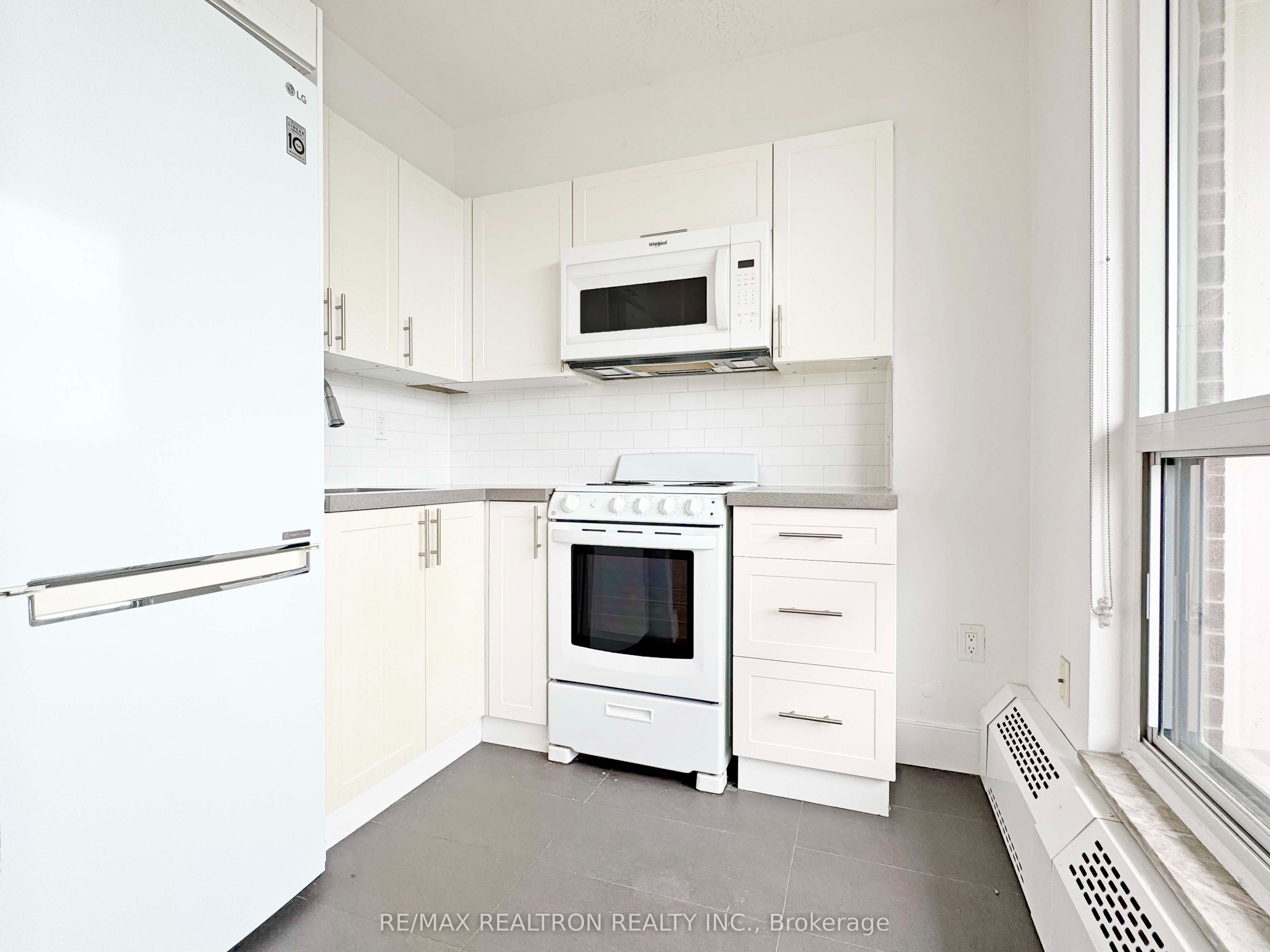 666 Spadina Avenue 502, Toronto, ON M5S 2H8 photo 5